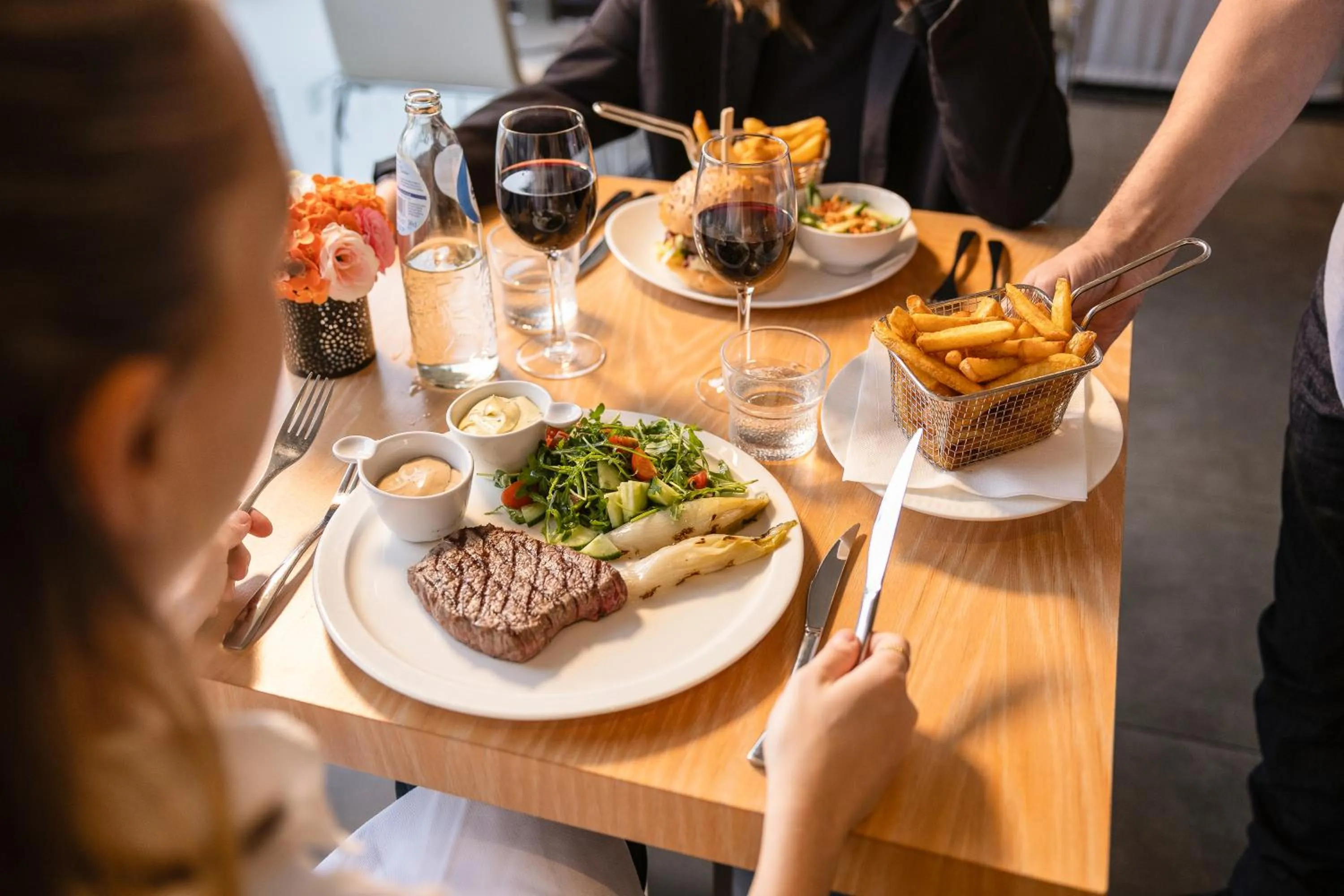 Restaurant/places to eat in Novotel Brussels Airport