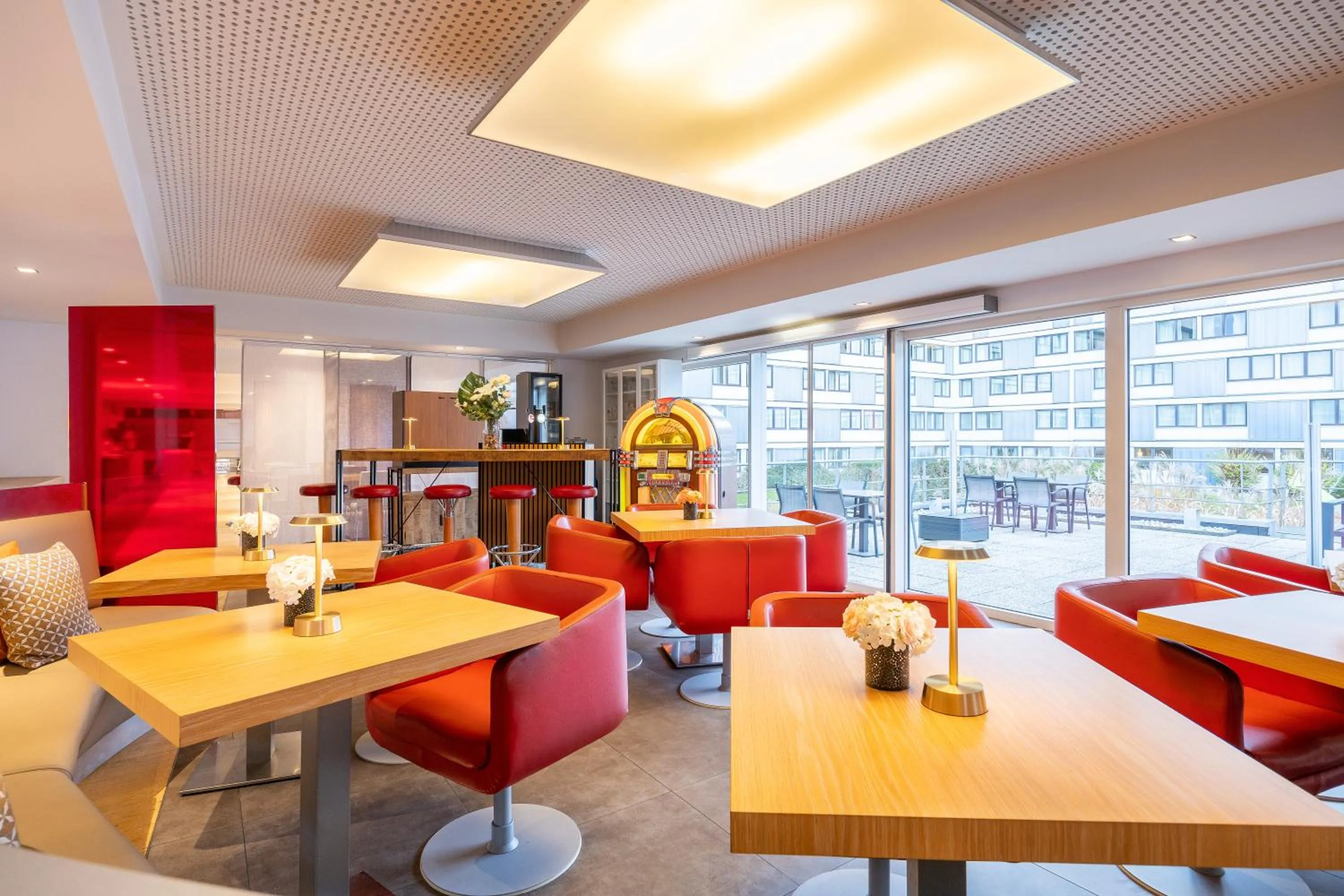 Lounge or bar in Novotel Brussels Airport