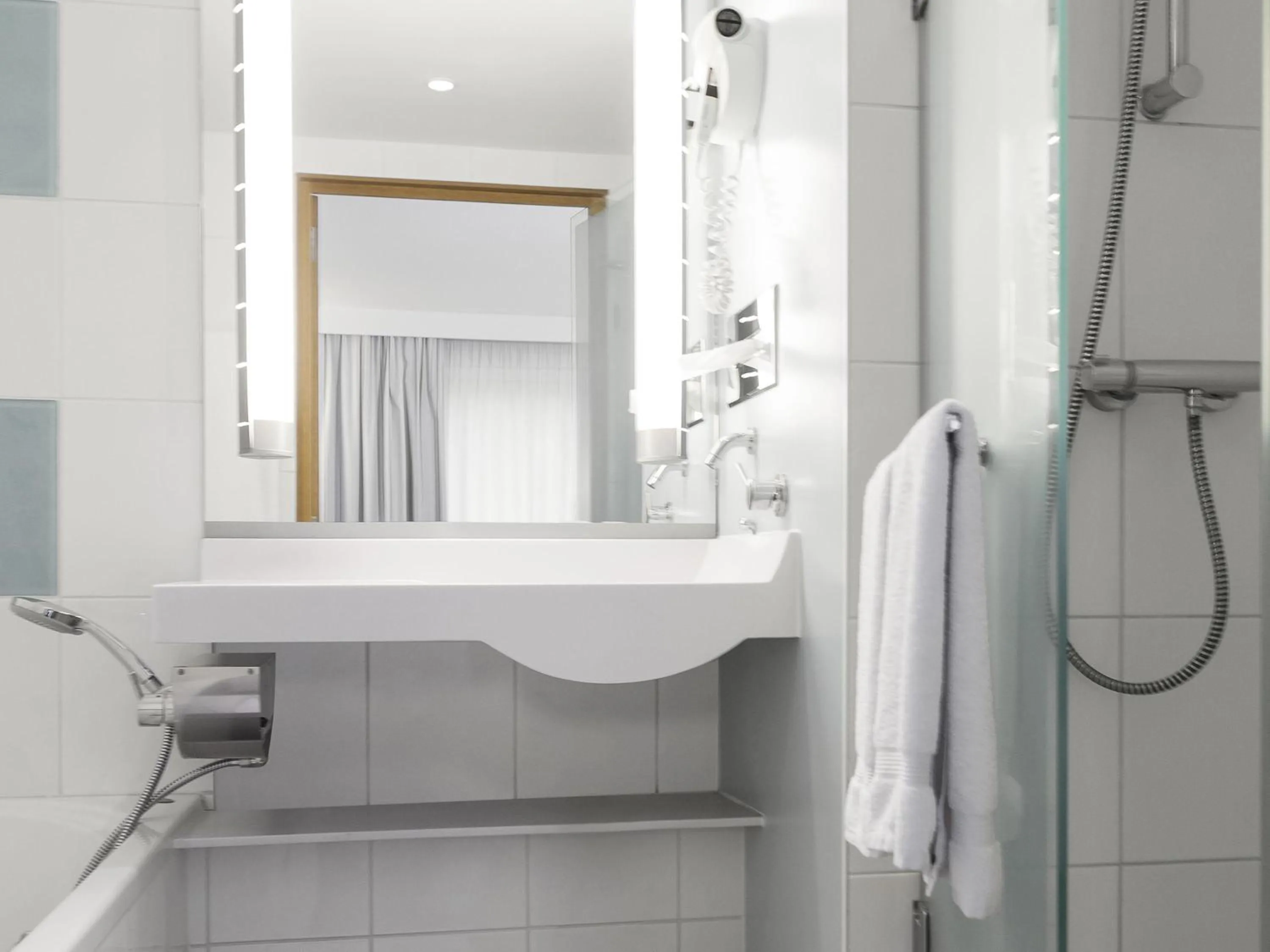 Bedroom in Novotel Brussels Airport