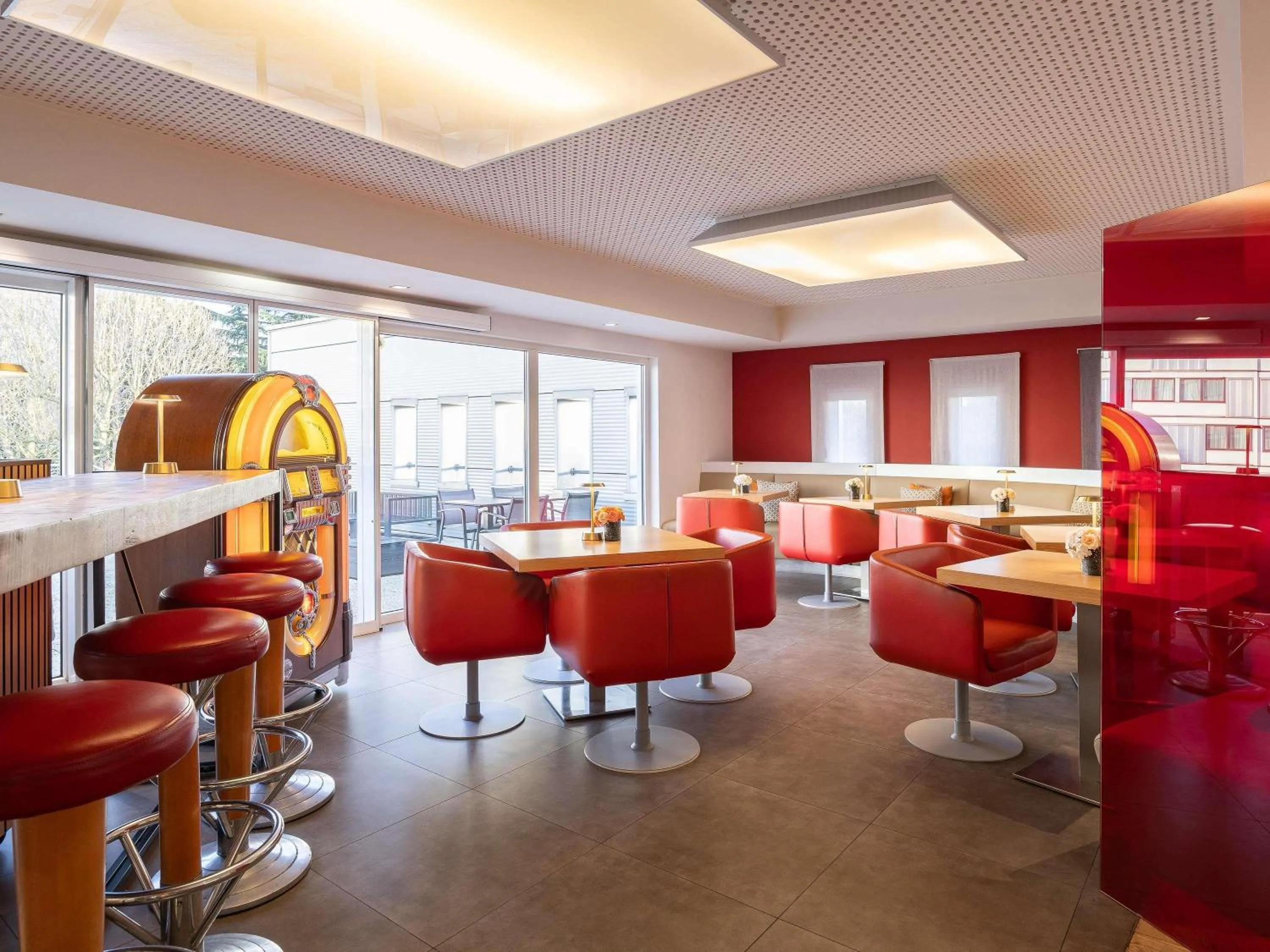 Lounge or bar in Novotel Brussels Airport