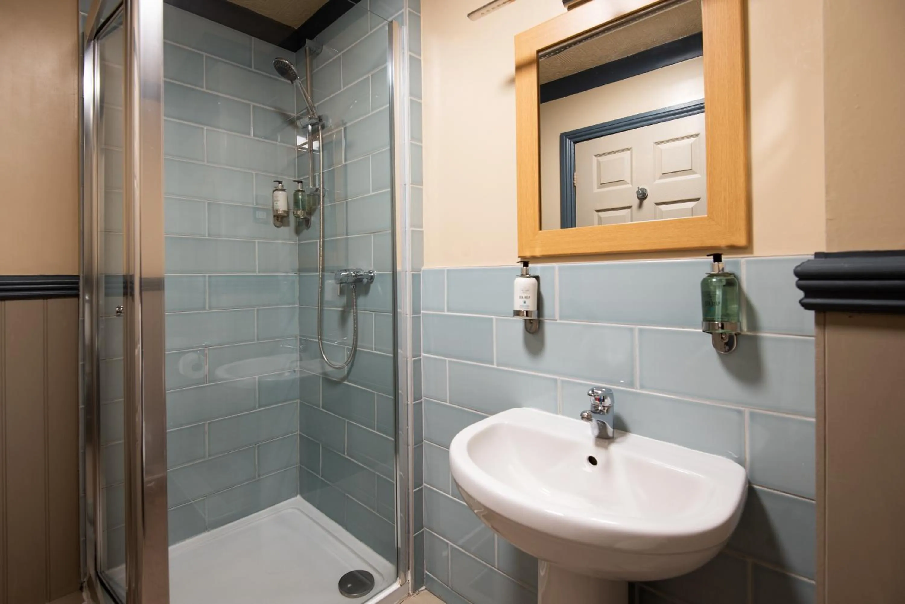 Shower in The Kingslodge Inn - The Inn Collection Group