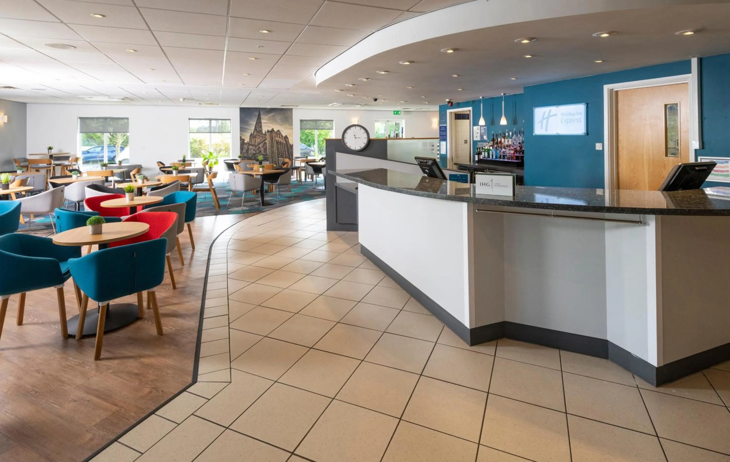 Lobby or reception in Holiday Inn Express Lichfield by IHG