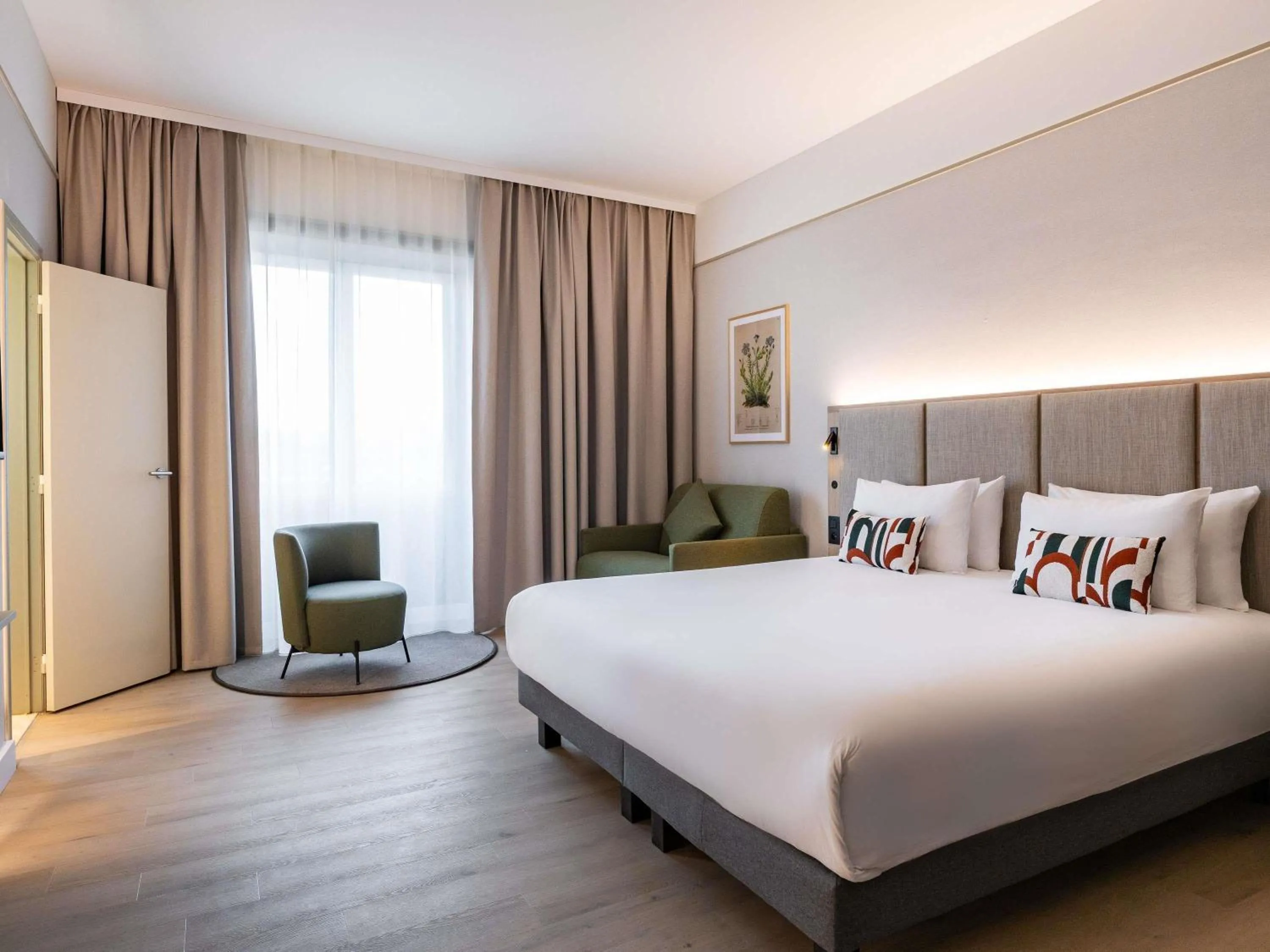 Bedroom, Bed in Mercure Liege City Centre