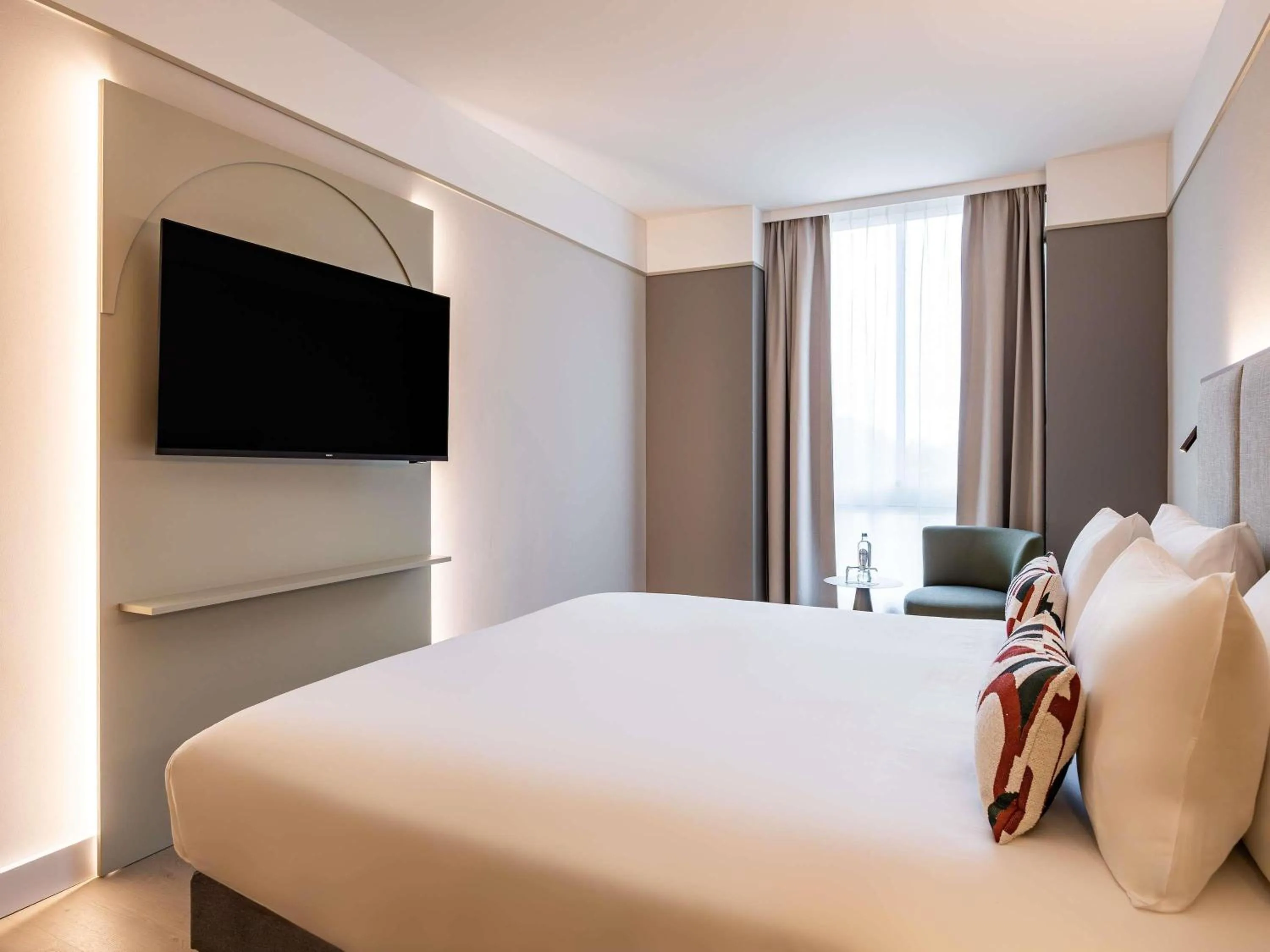 Bedroom, Bed in Mercure Liege City Centre