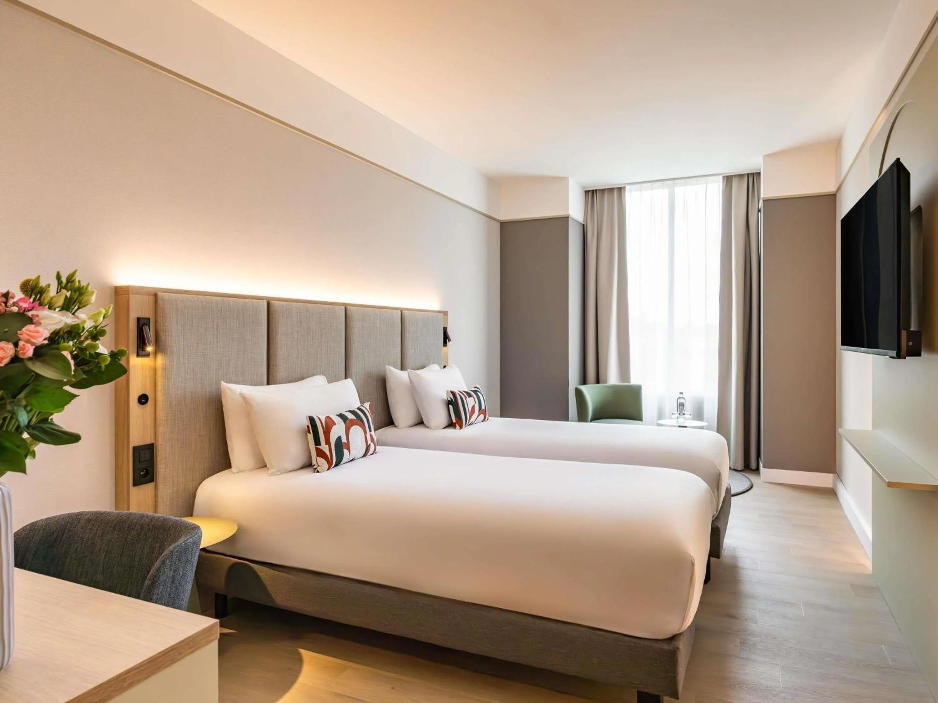 Bedroom, Bed in Mercure Liege City Centre