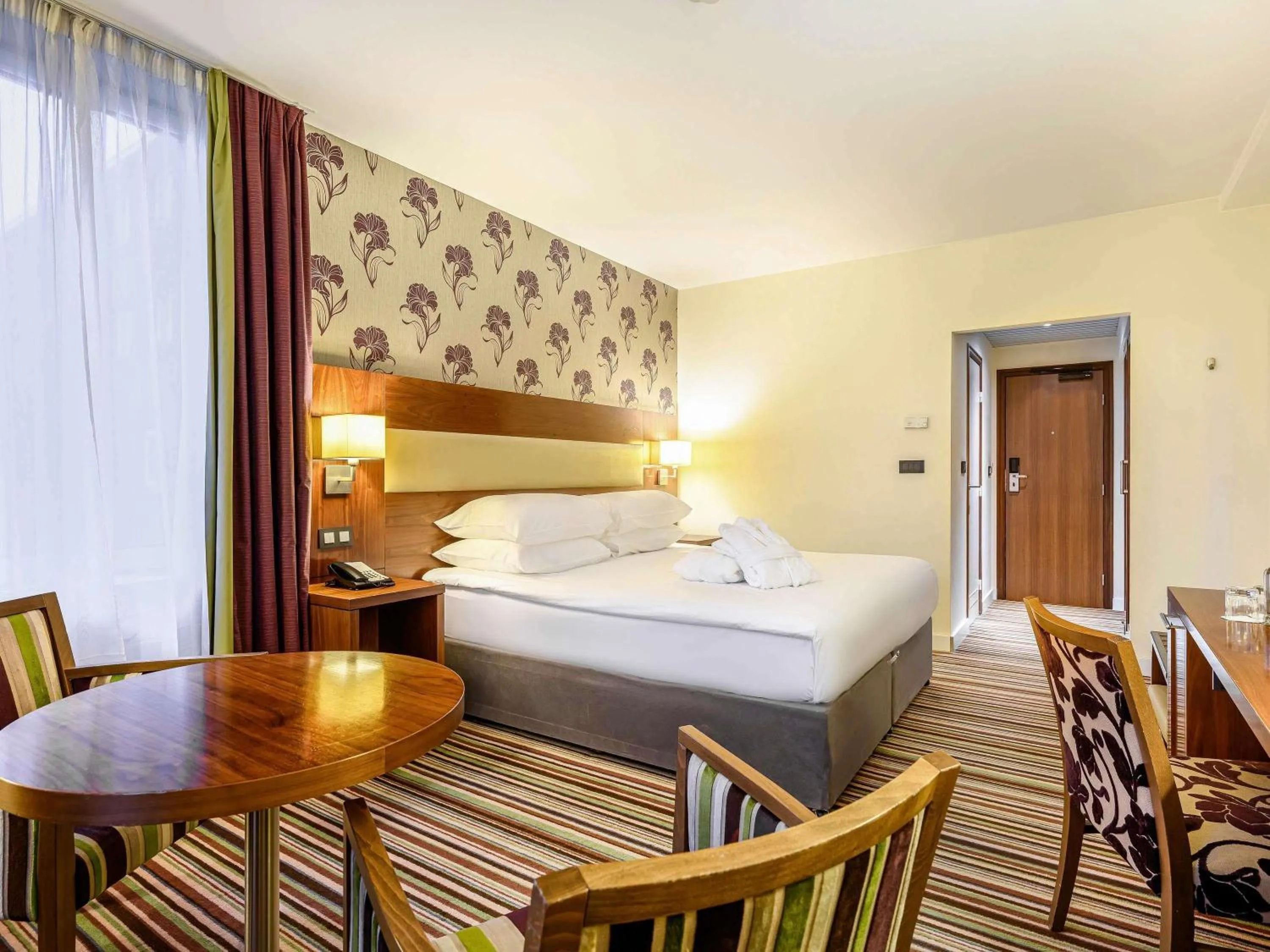 Property building, Bed in Mercure Liege City Centre