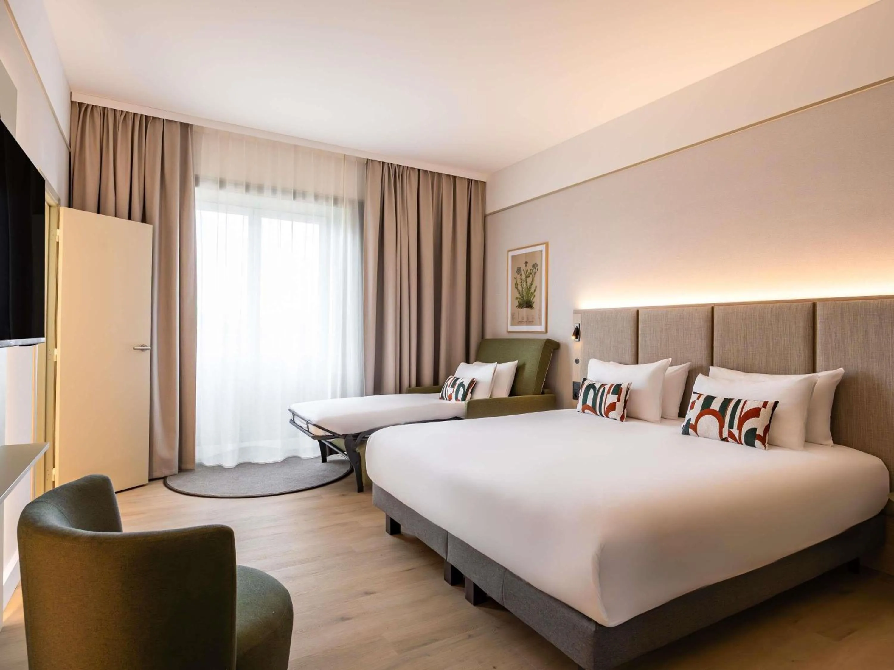 Bedroom, Bed in Mercure Liege City Centre