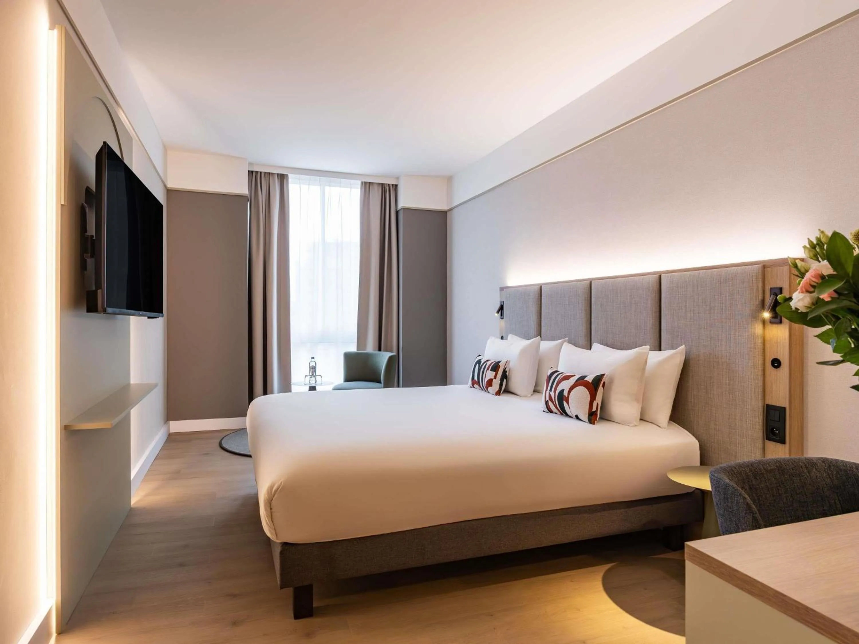 Bedroom, Bed in Mercure Liege City Centre