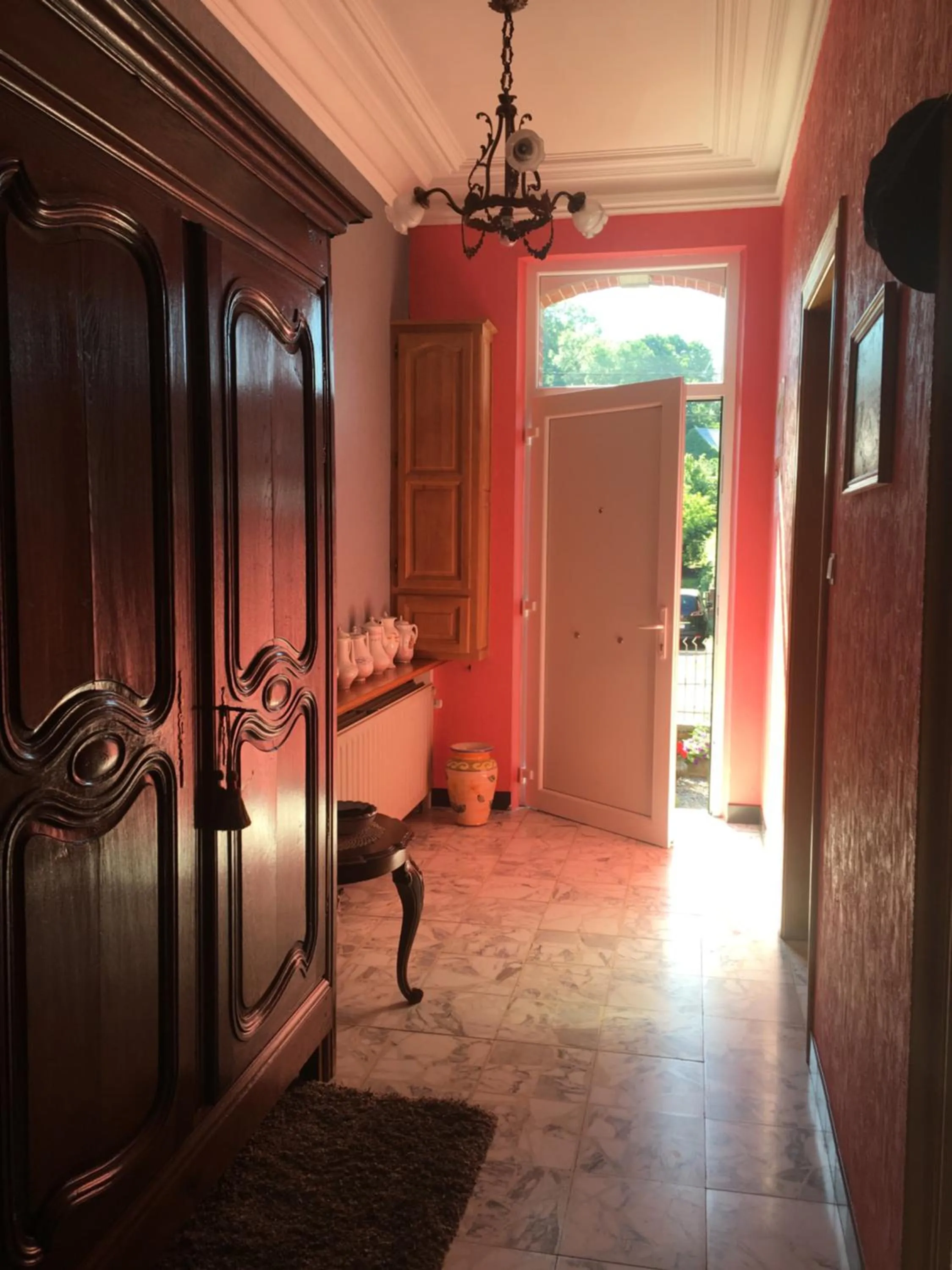 Facade/entrance in B&B Au Jardin Fleuri