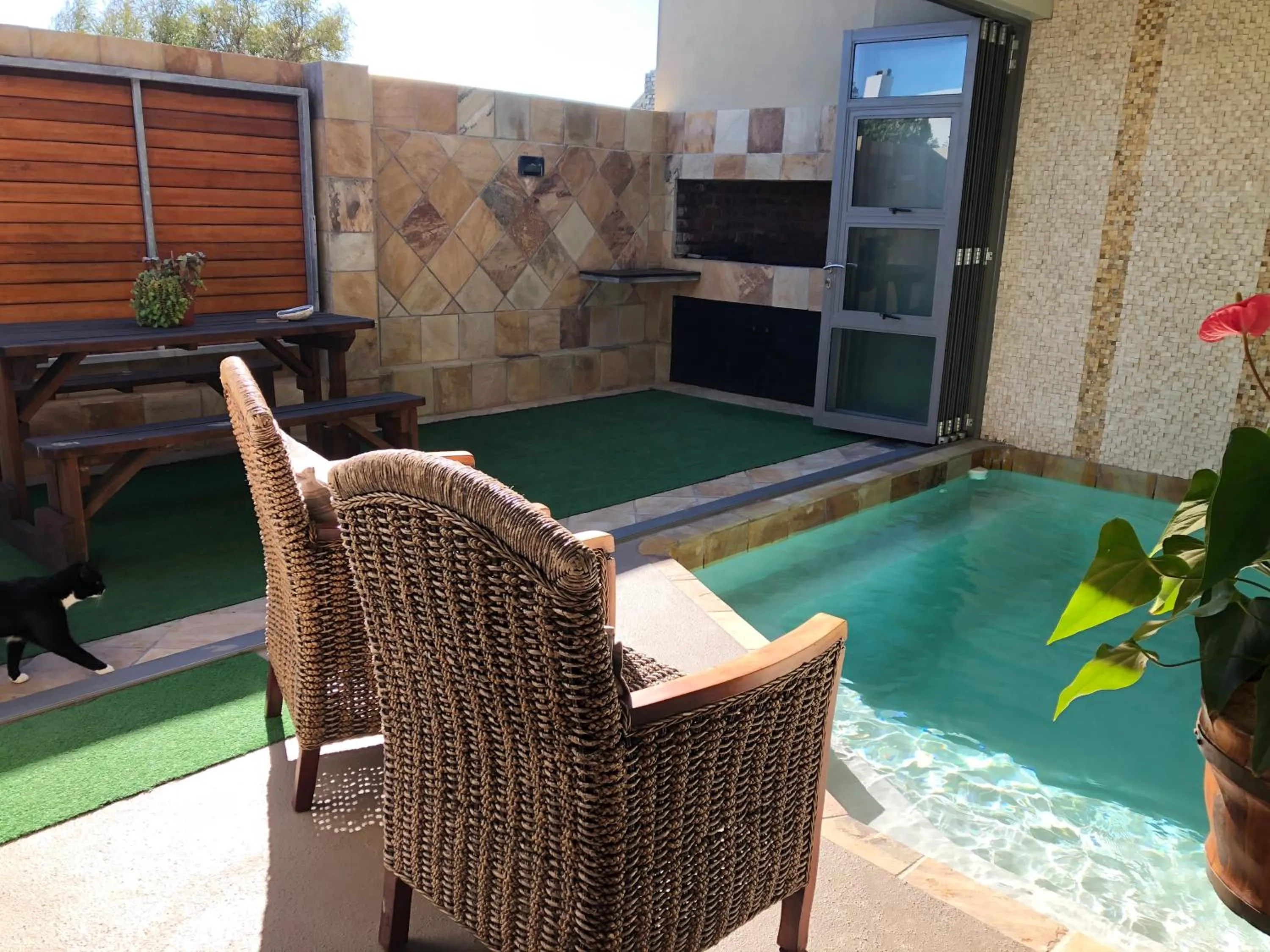 Marine 5 Boutique Hotel