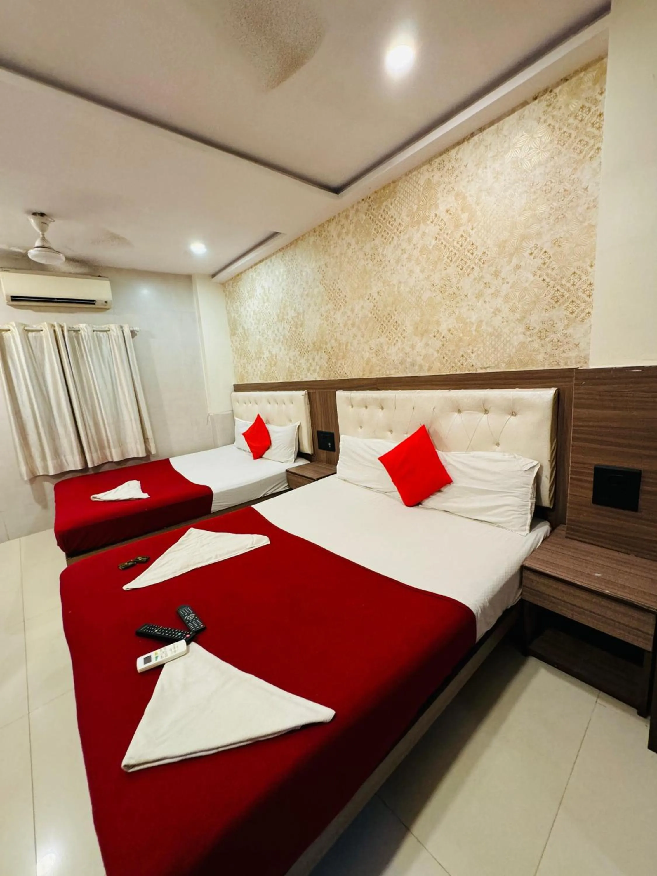 Bed in Hotel atlas grand andheri midc
