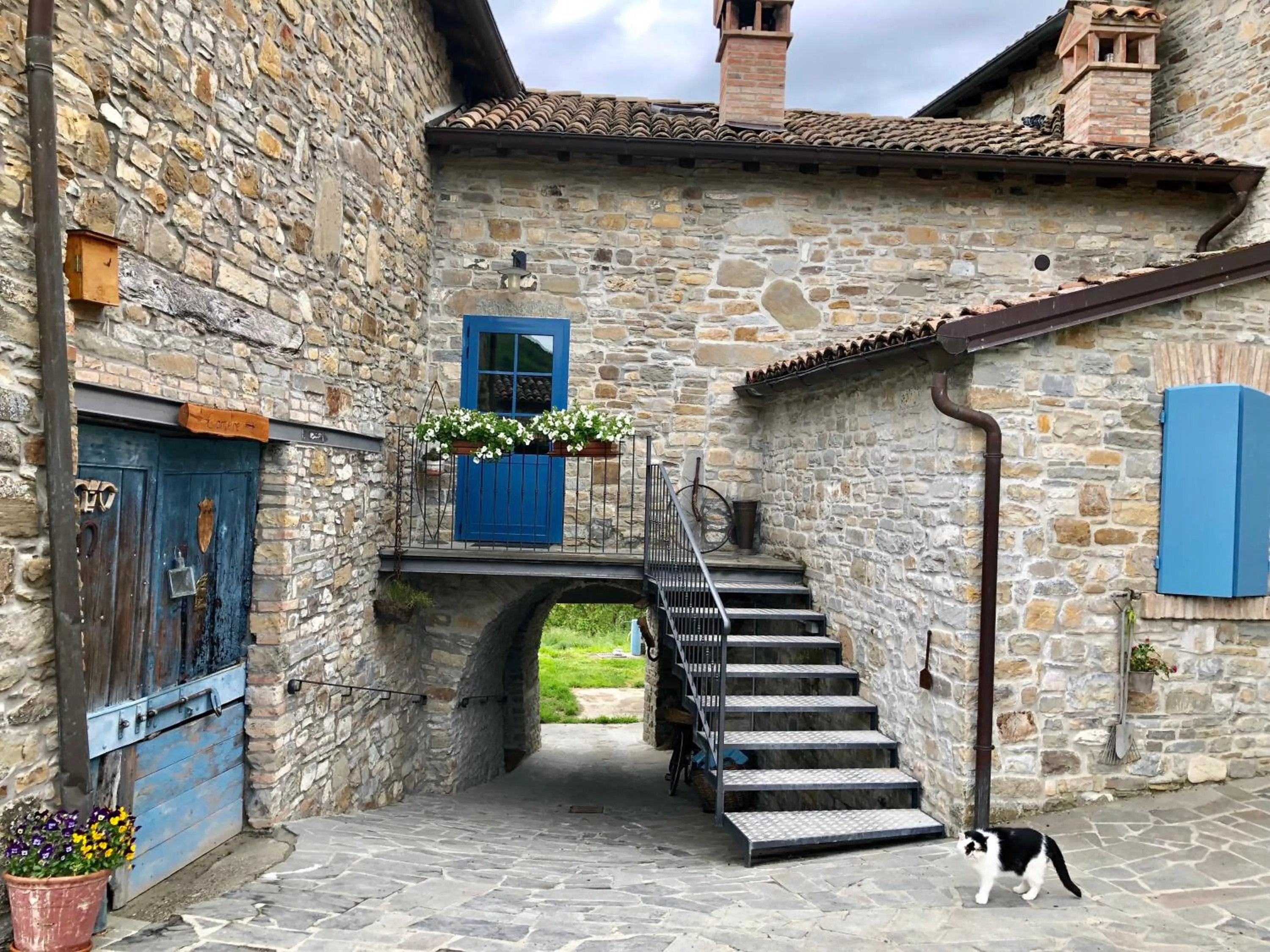 Facade/entrance in La Locanda nel vento