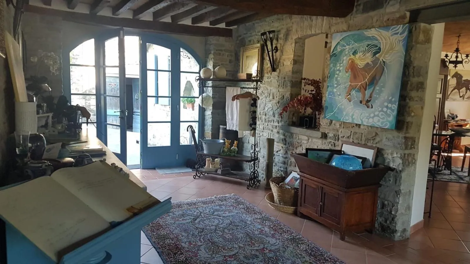 Communal lounge/ TV room in La Locanda nel vento