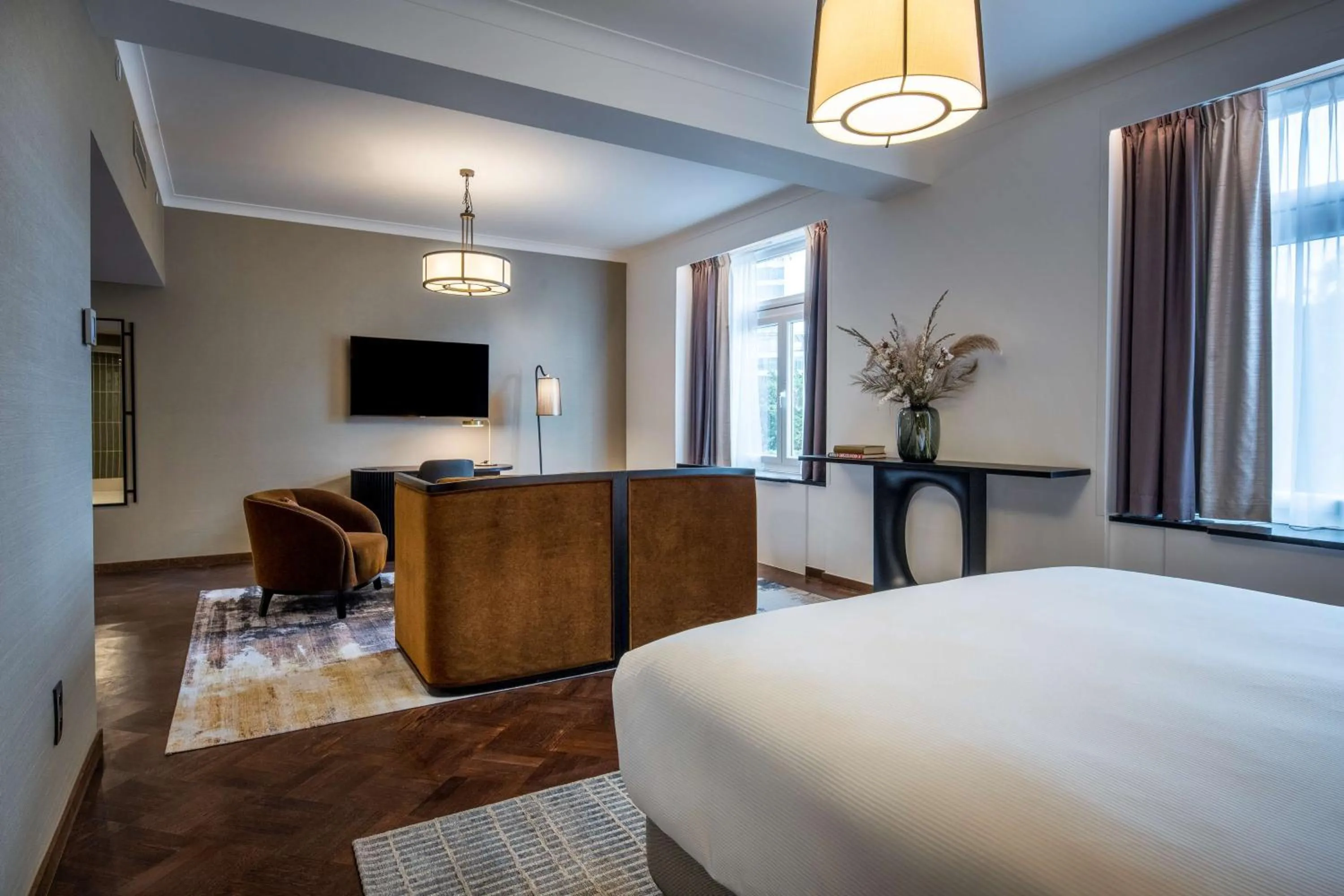 Living room, Bed in DoubleTree By Hilton Brussels City