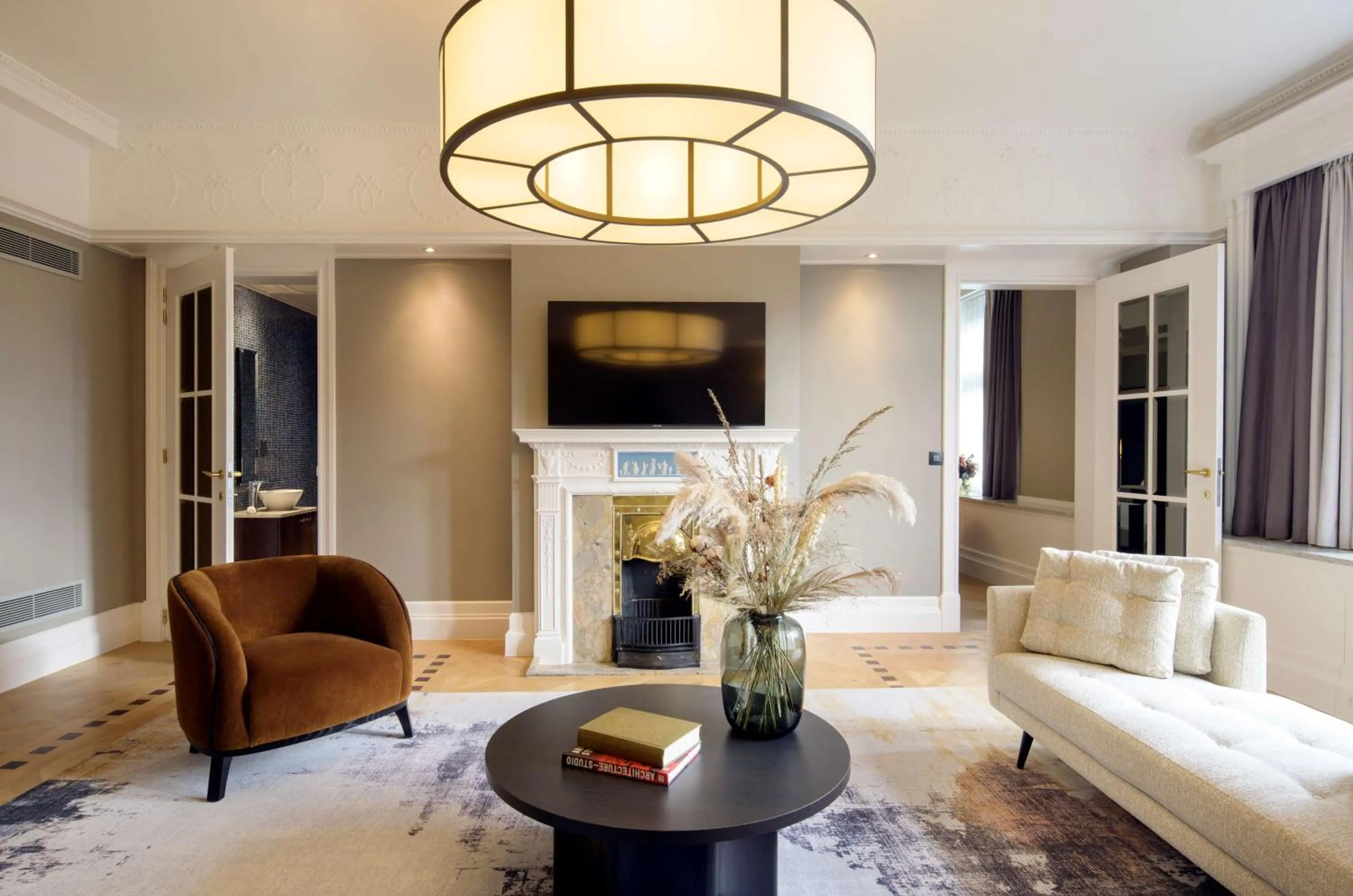 Living room in DoubleTree By Hilton Brussels City