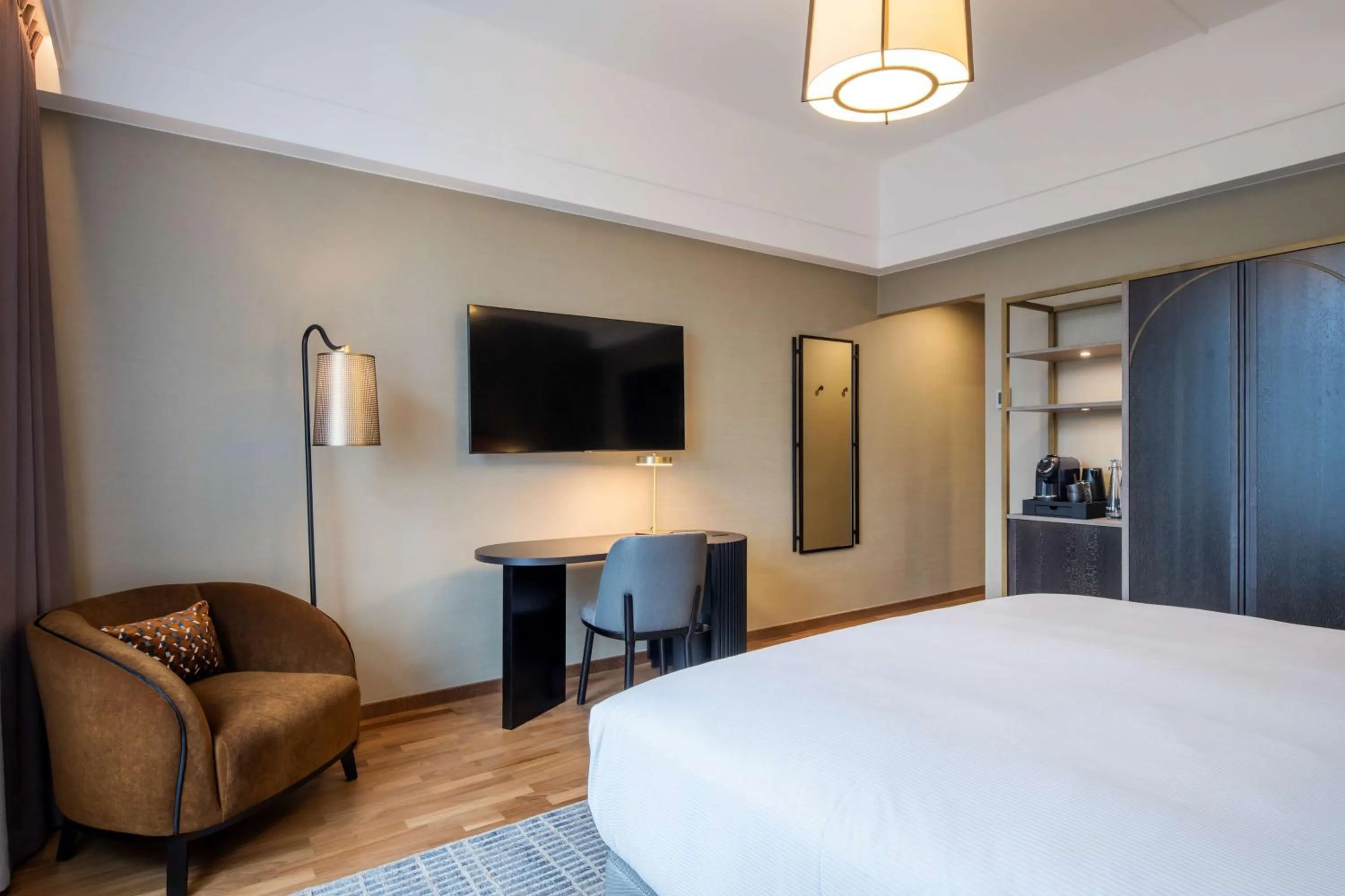 TV and multimedia, Bed in DoubleTree By Hilton Brussels City