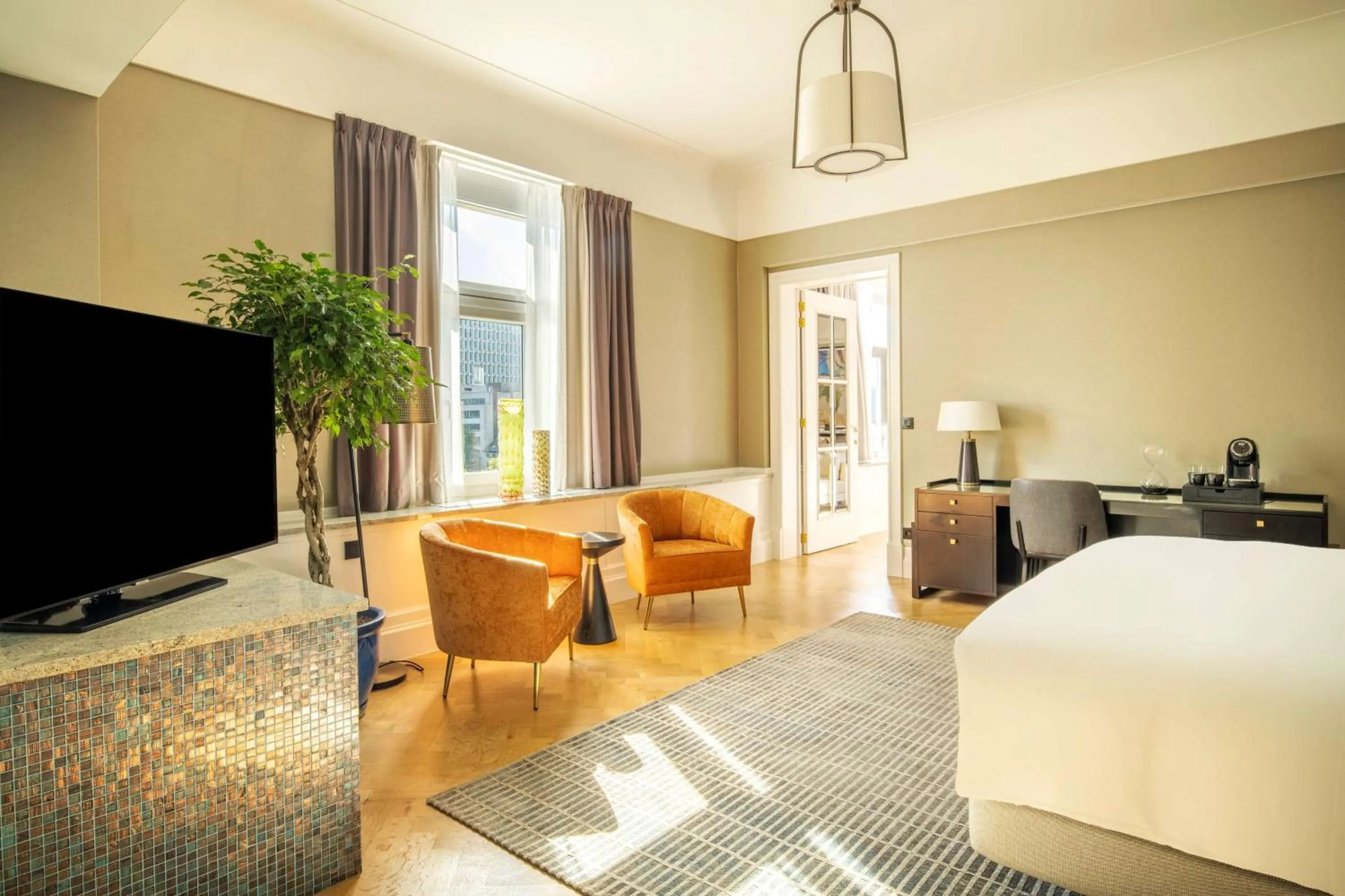 Bedroom, Bed in DoubleTree By Hilton Brussels City