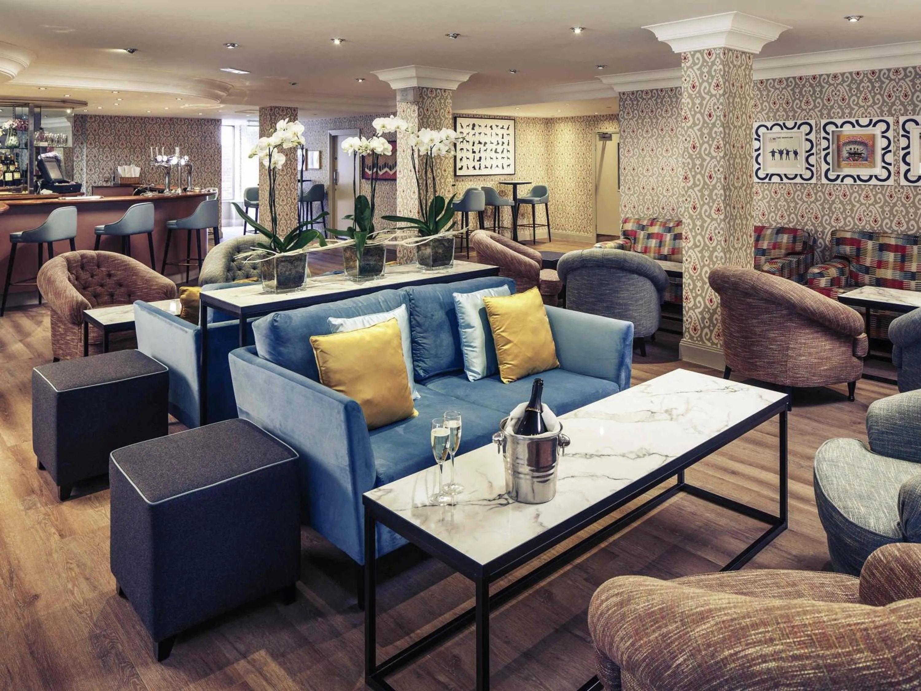 Lounge or bar in Mercure Maidstone Great Danes Hotel