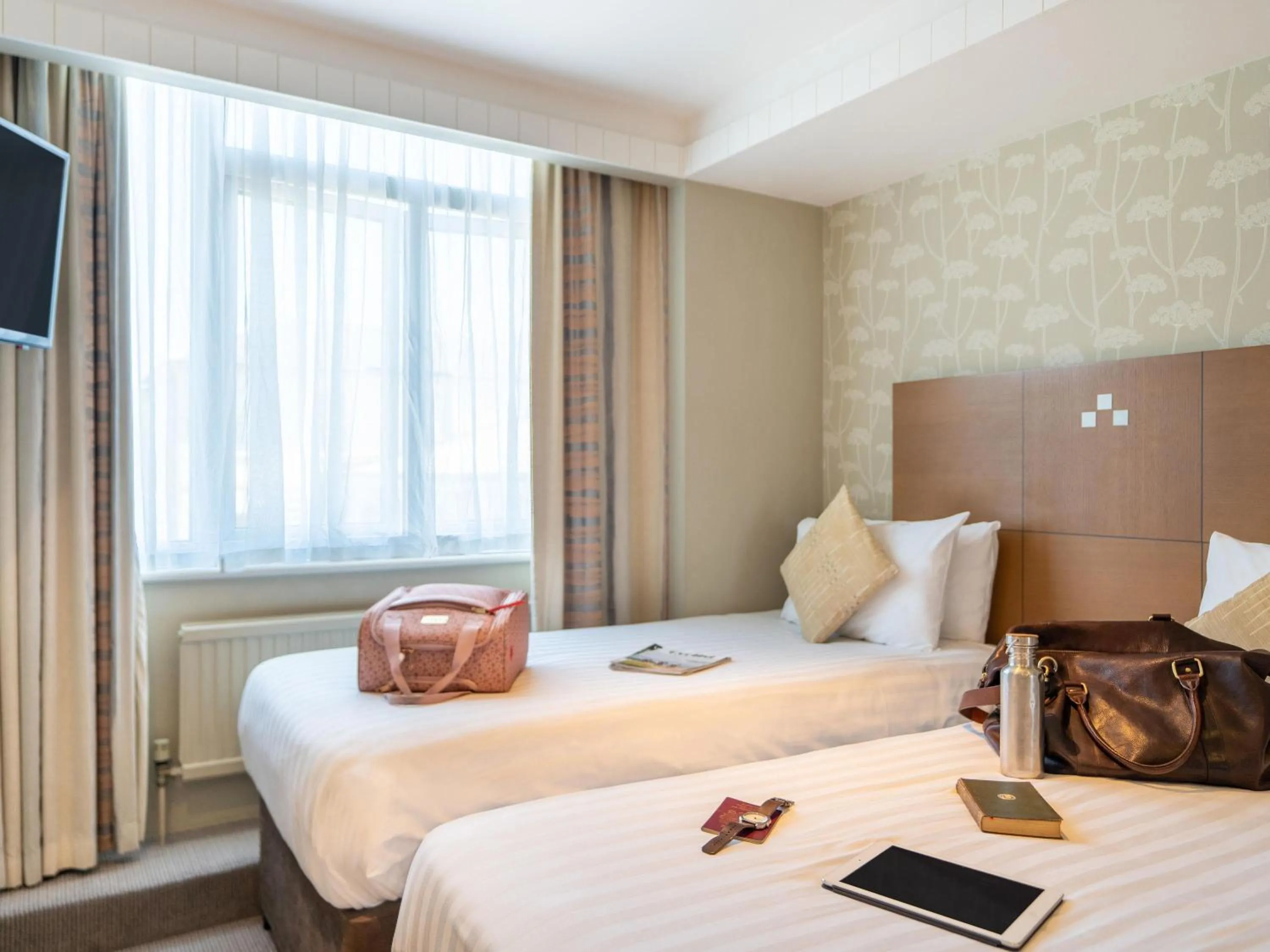 Bedroom, Bed in Mercure Maidstone Great Danes Hotel