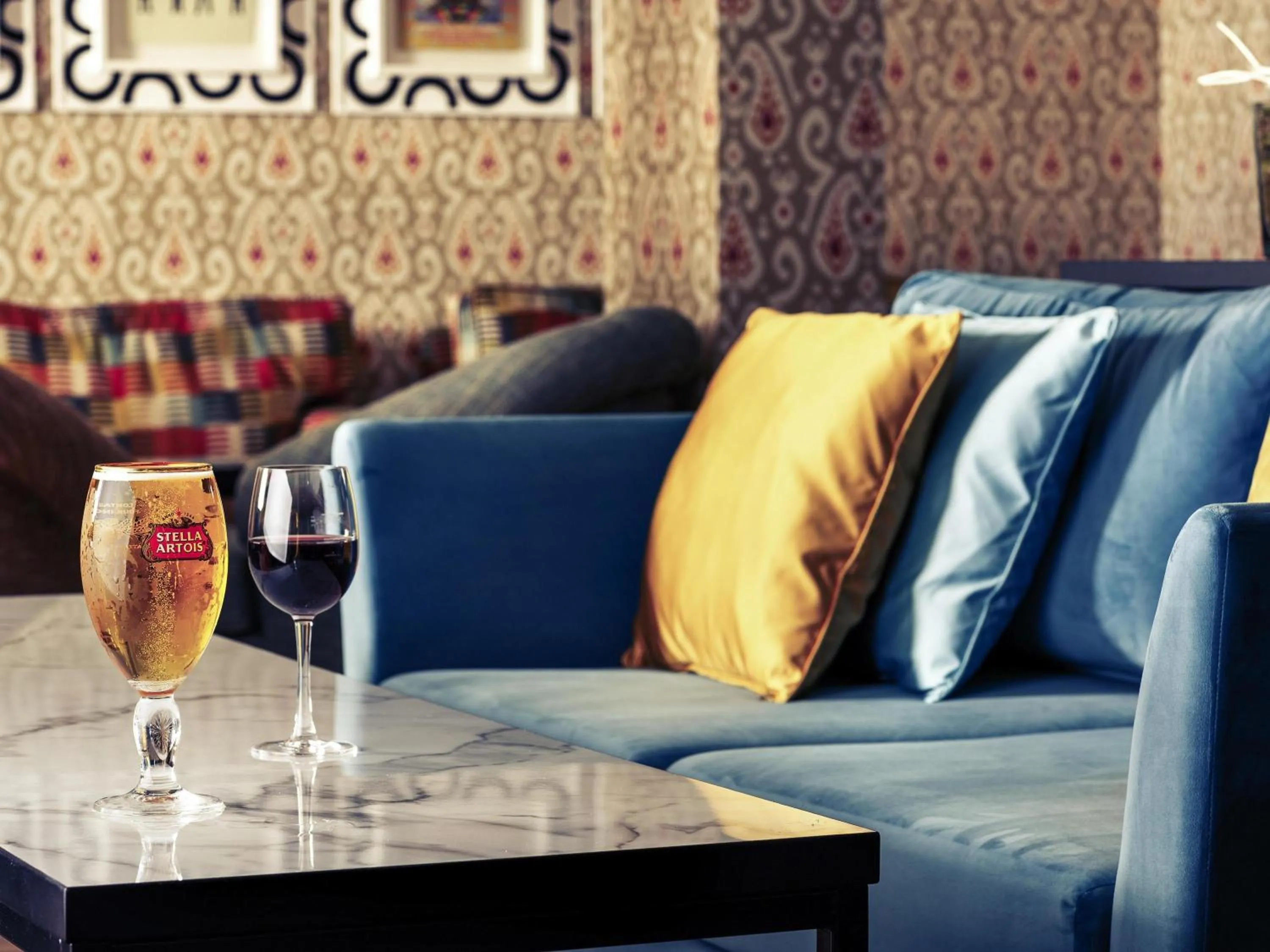 Lounge or bar in Mercure Maidstone Great Danes Hotel