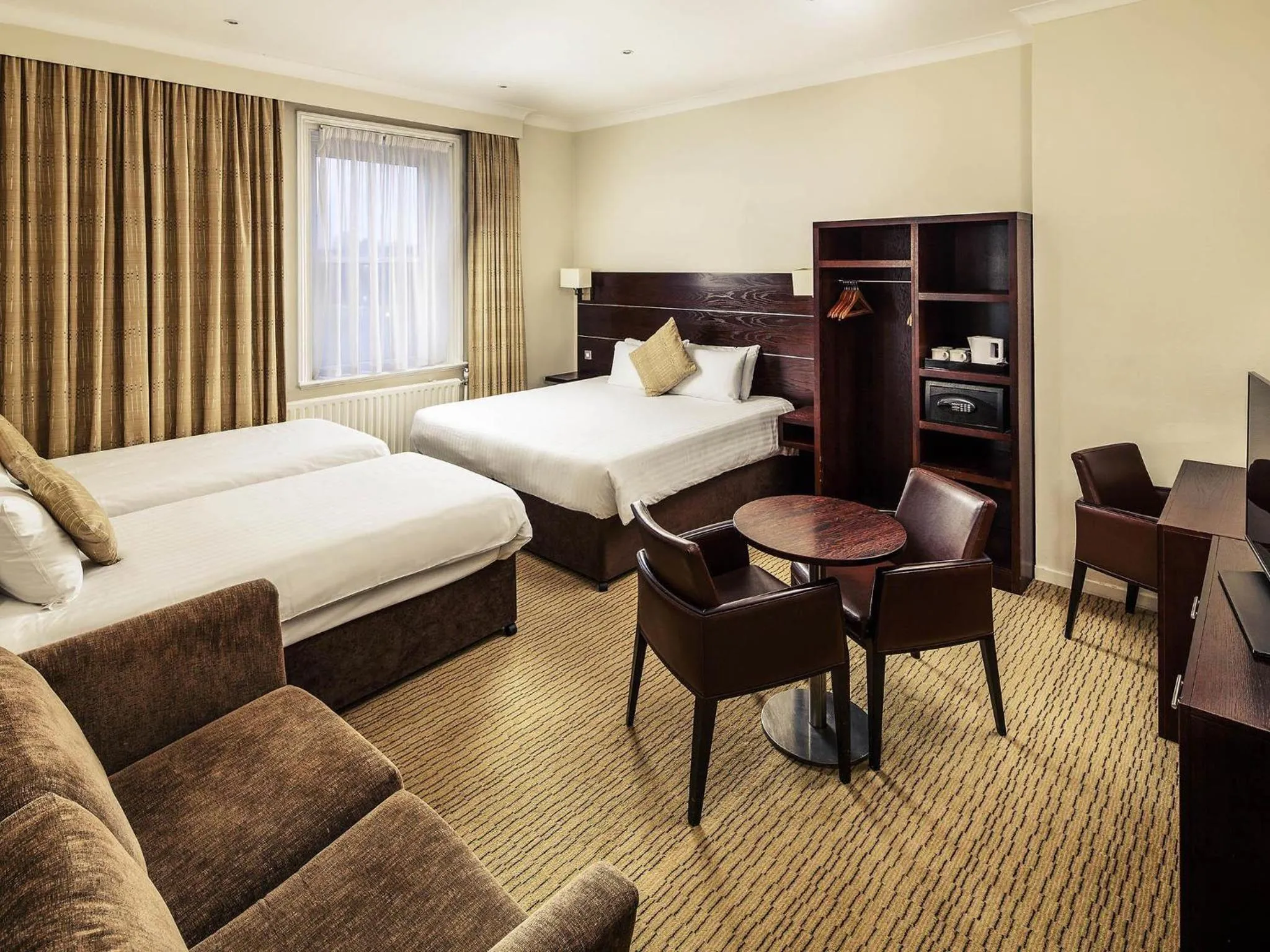 Bedroom, Bed in Mercure Maidstone Great Danes Hotel