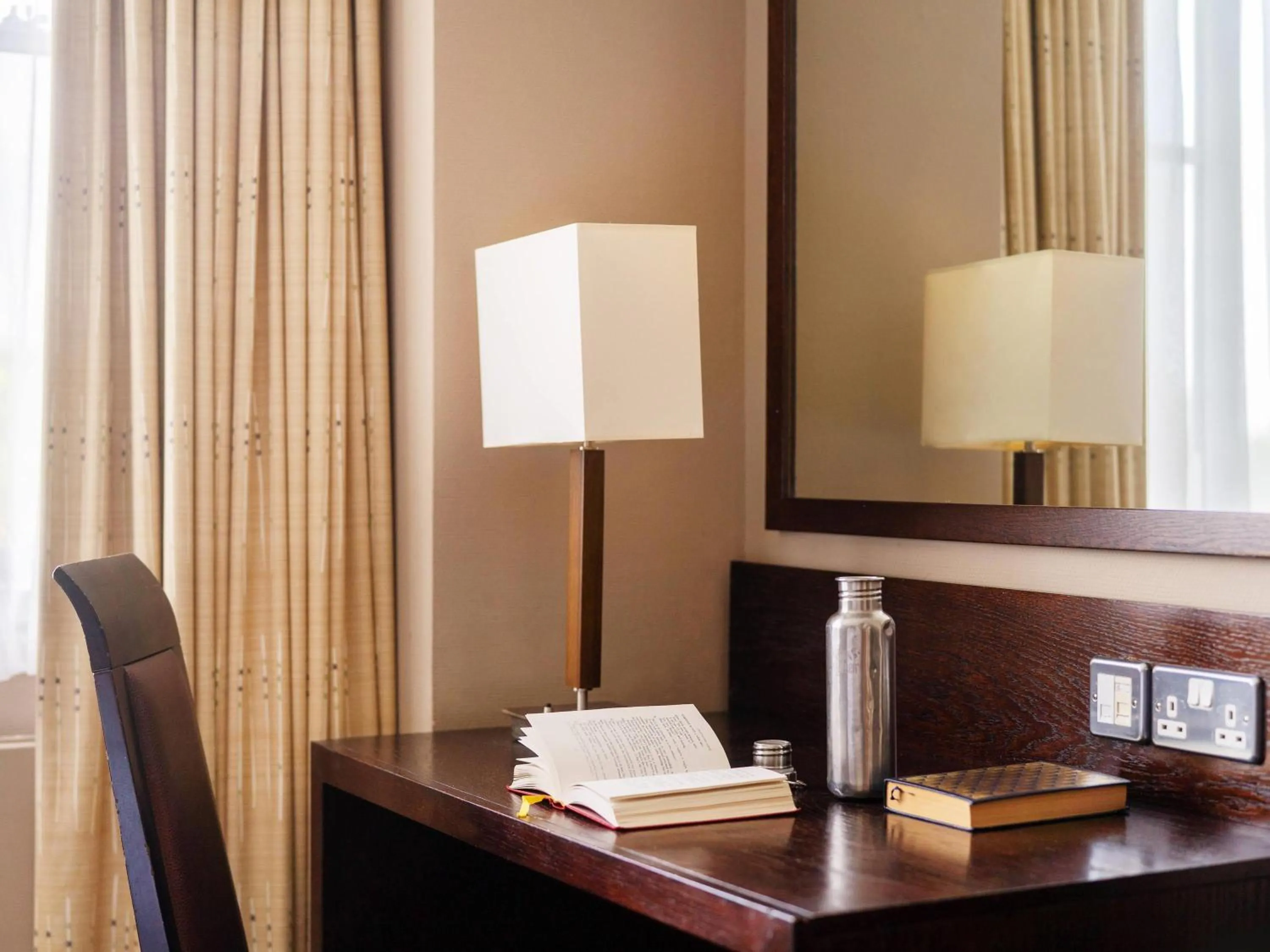 Bedroom in Mercure Maidstone Great Danes Hotel