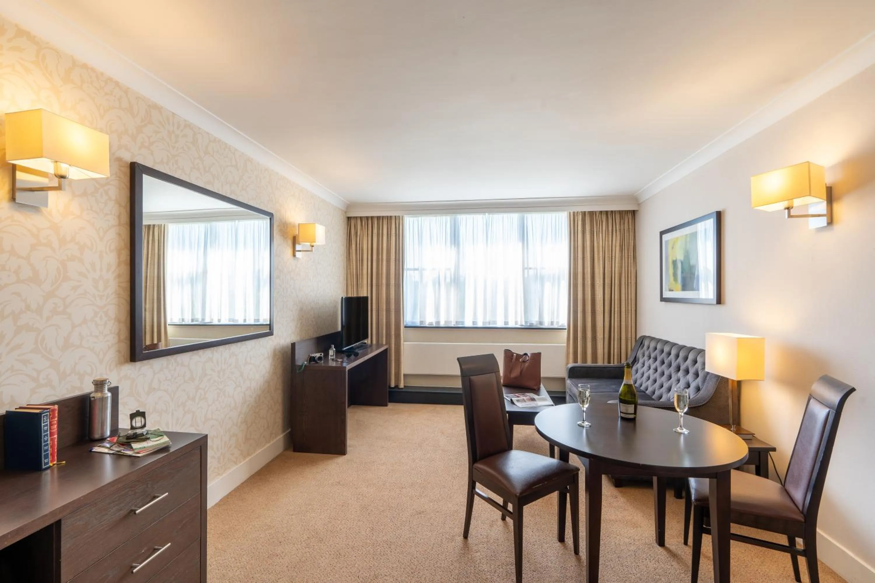 Living room in Mercure Maidstone Great Danes Hotel