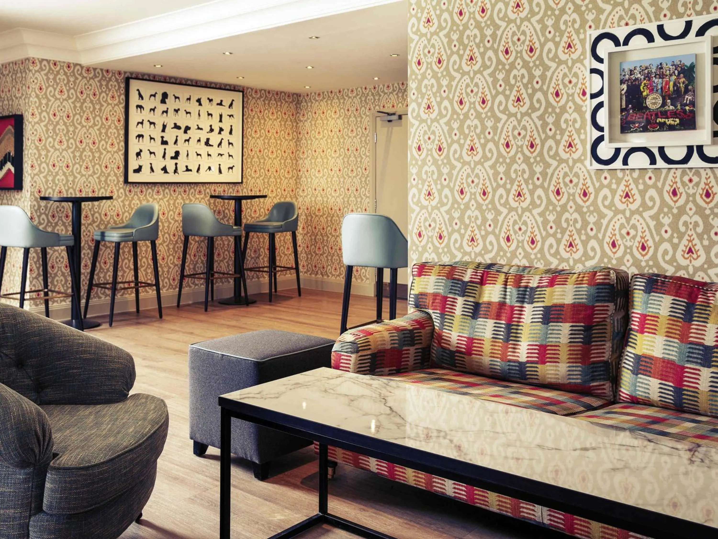 Lounge or bar in Mercure Maidstone Great Danes Hotel