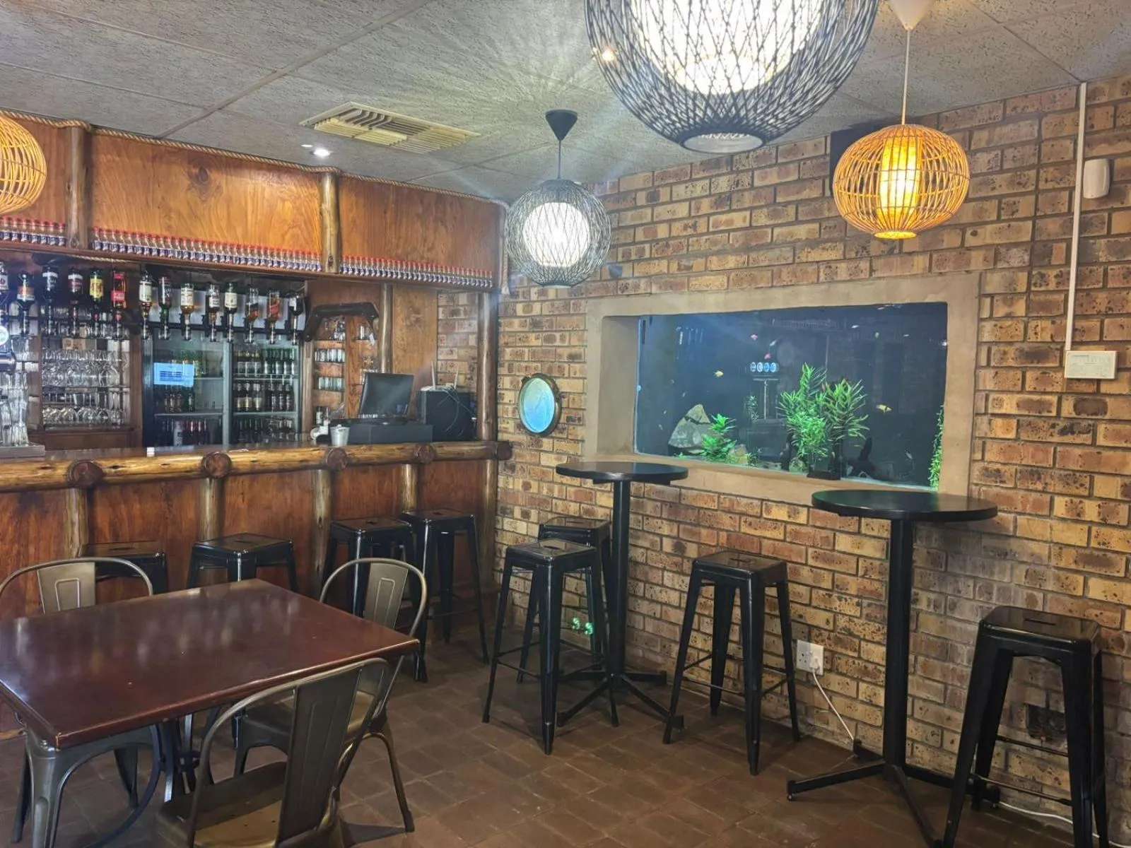 Restaurant/places to eat in Leach Lodge