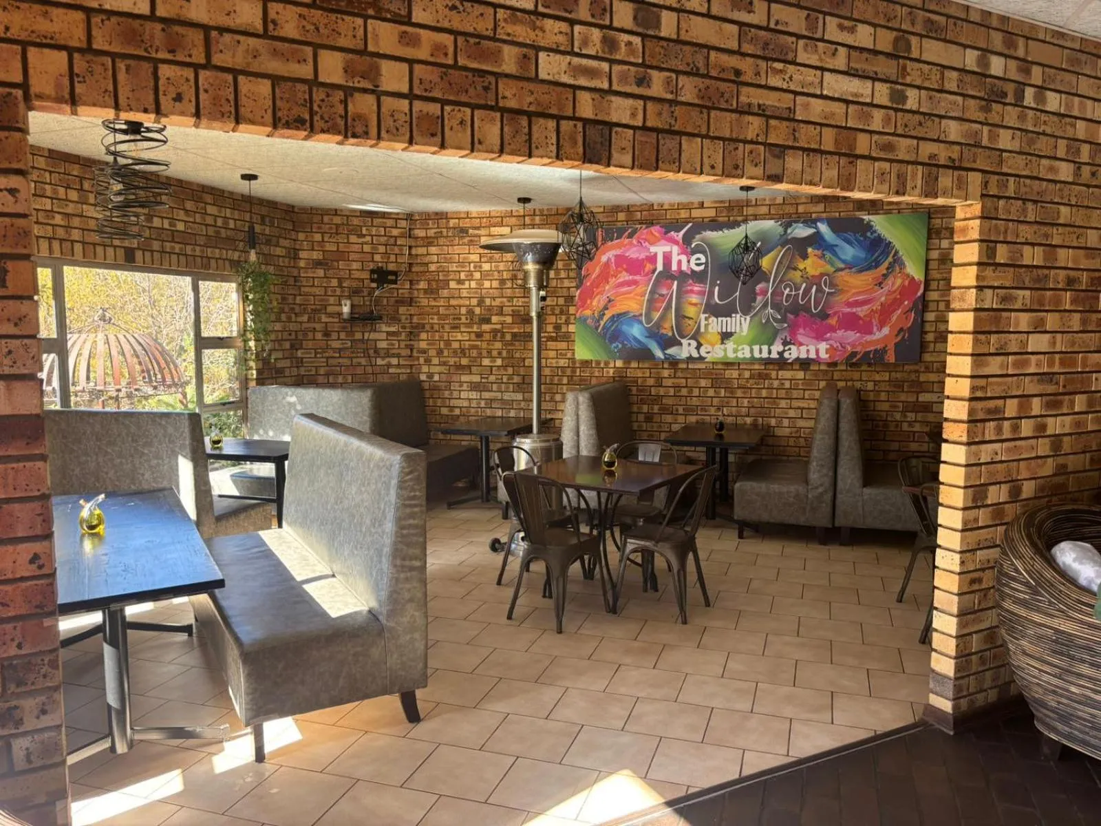 Restaurant/places to eat in Leach Lodge