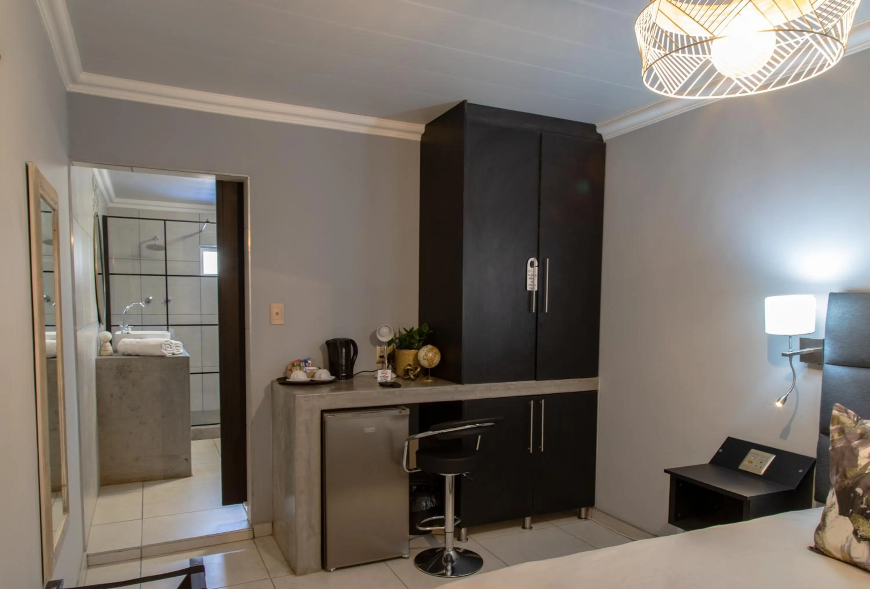 Bedroom, Bed in Leach Lodge