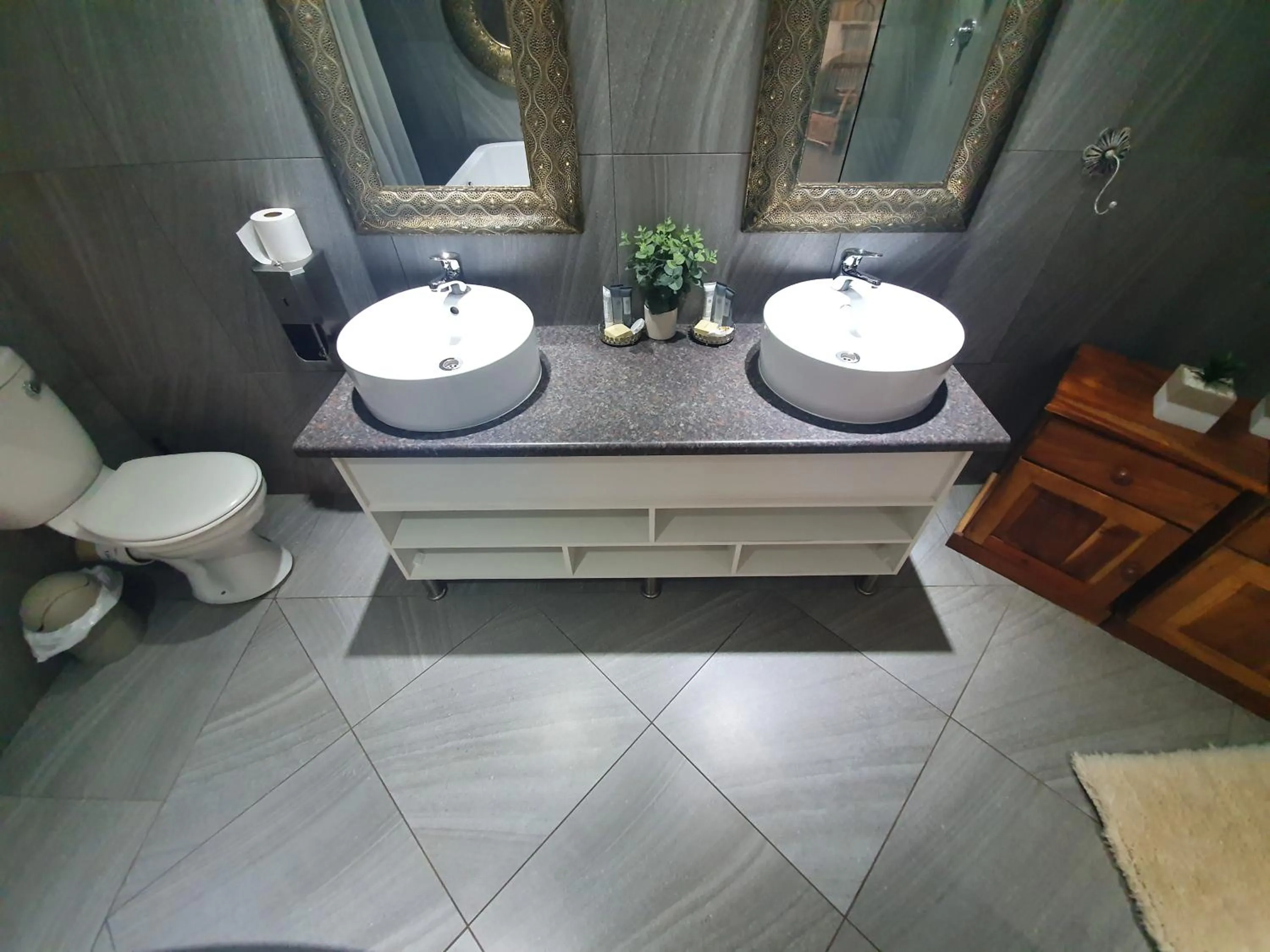 Bathroom in Leach Lodge