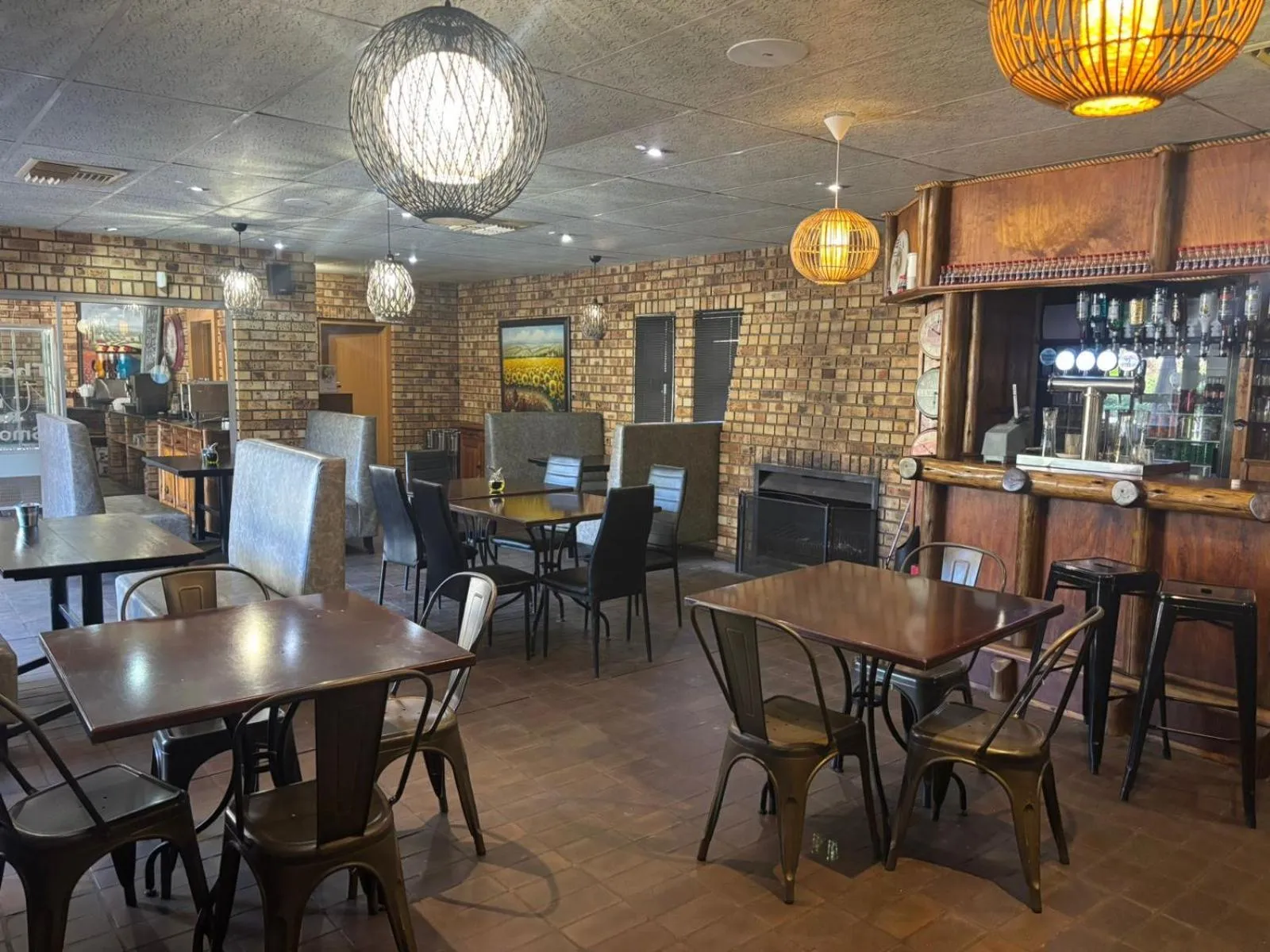 Restaurant/places to eat in Leach Lodge