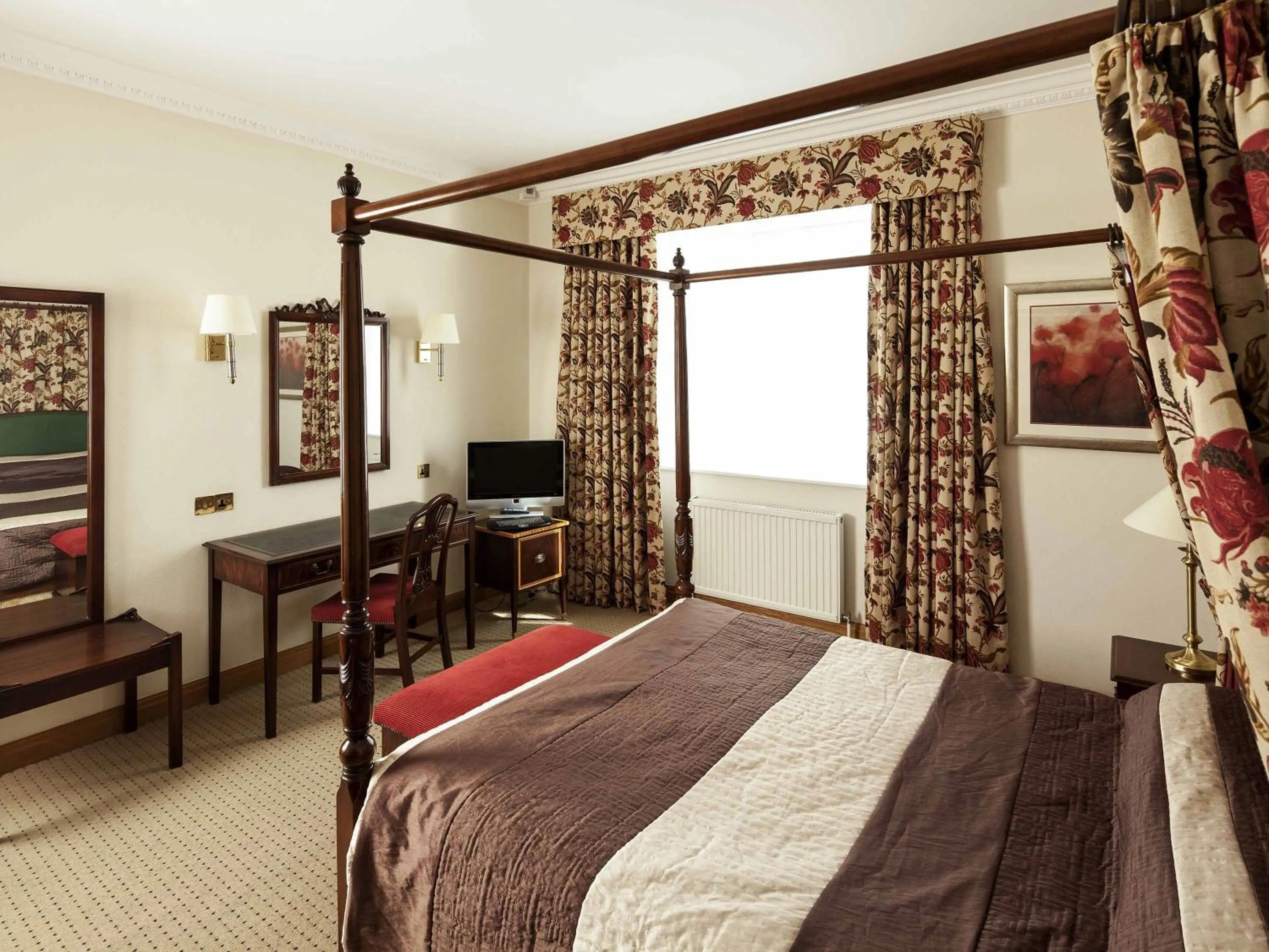 Bedroom, Bed in Mercure York Fairfield Manor Hotel