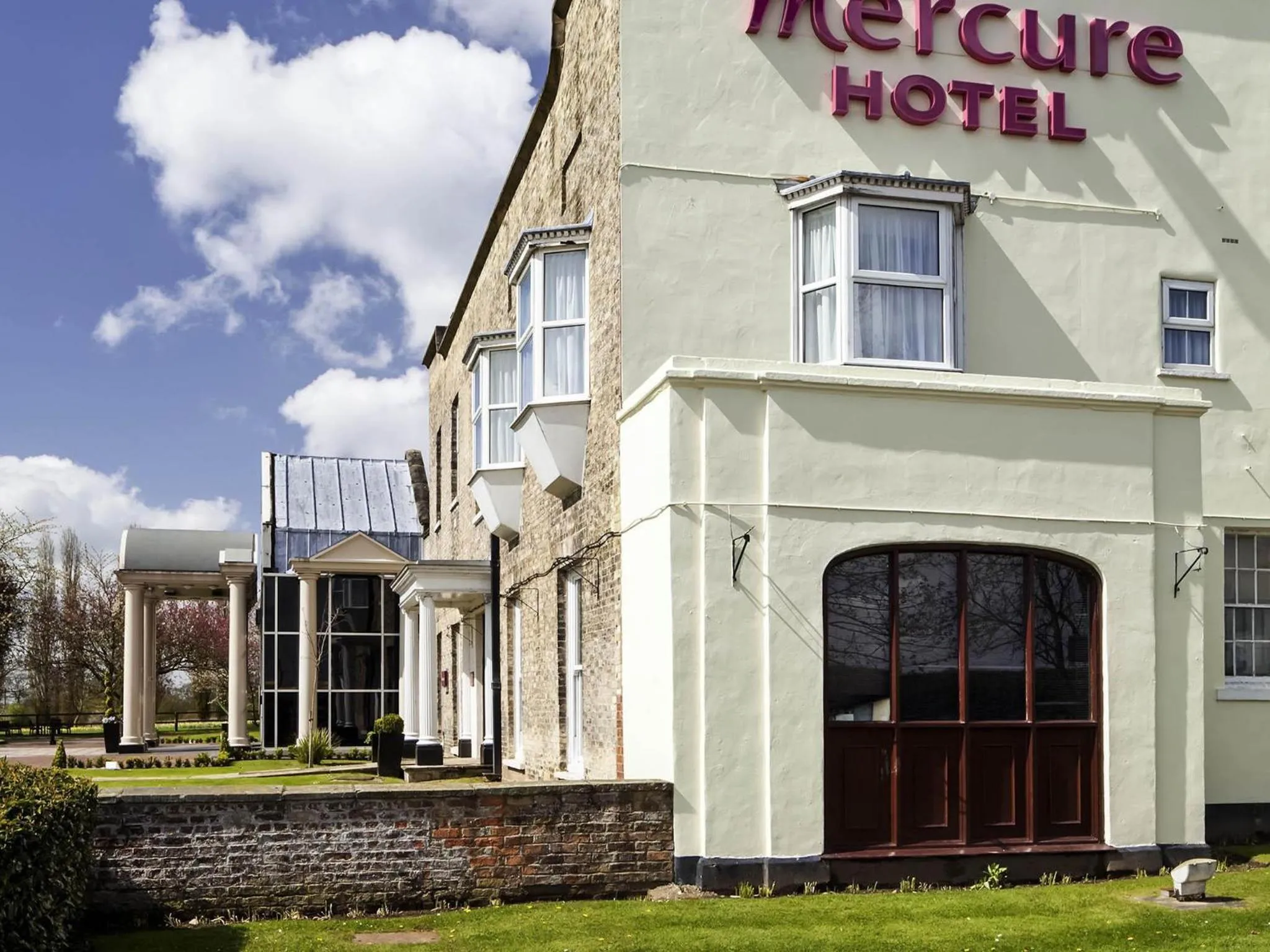 Property building in Mercure York Fairfield Manor Hotel