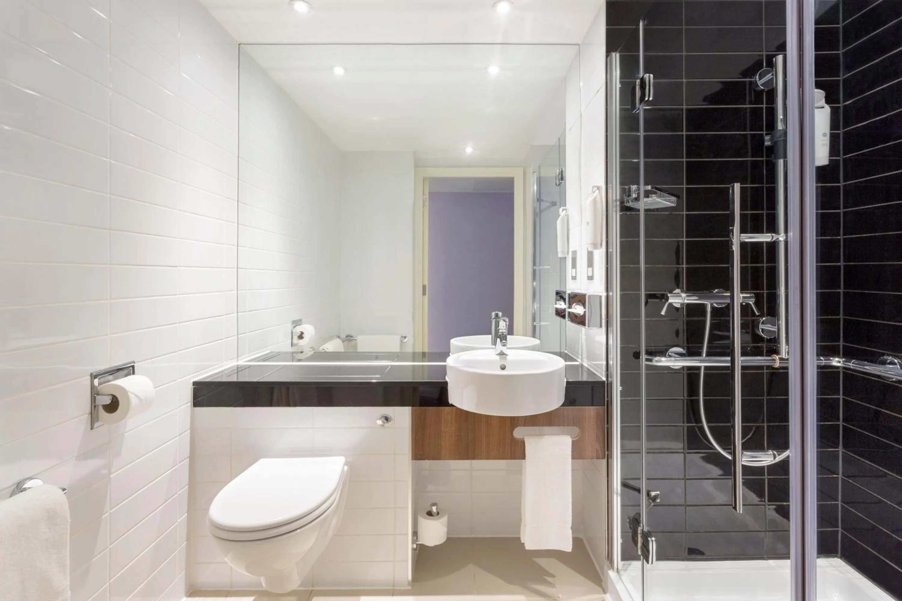 Photo of the whole room in Holiday Inn Express Southwark by IHG