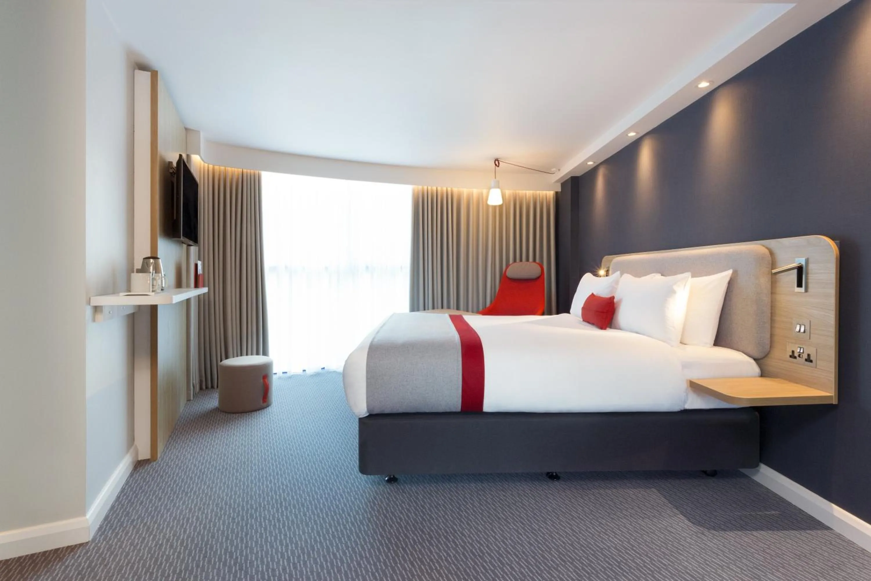 Photo of the whole room, Bed in Holiday Inn Express Southwark by IHG