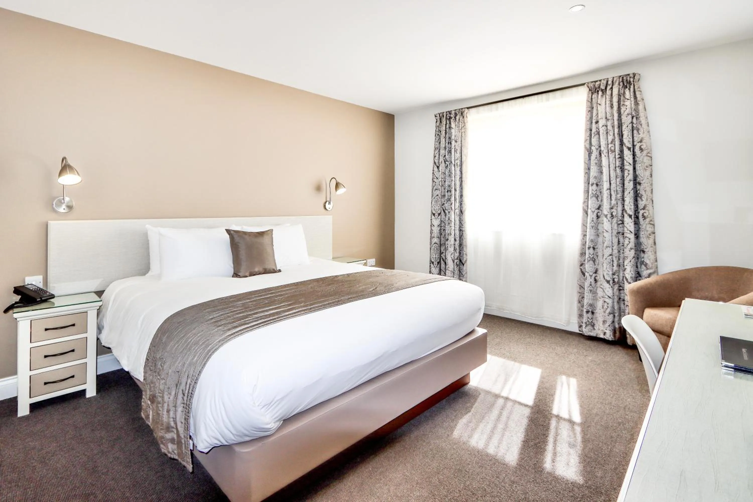 Bedroom, Bed in All Saints Resort