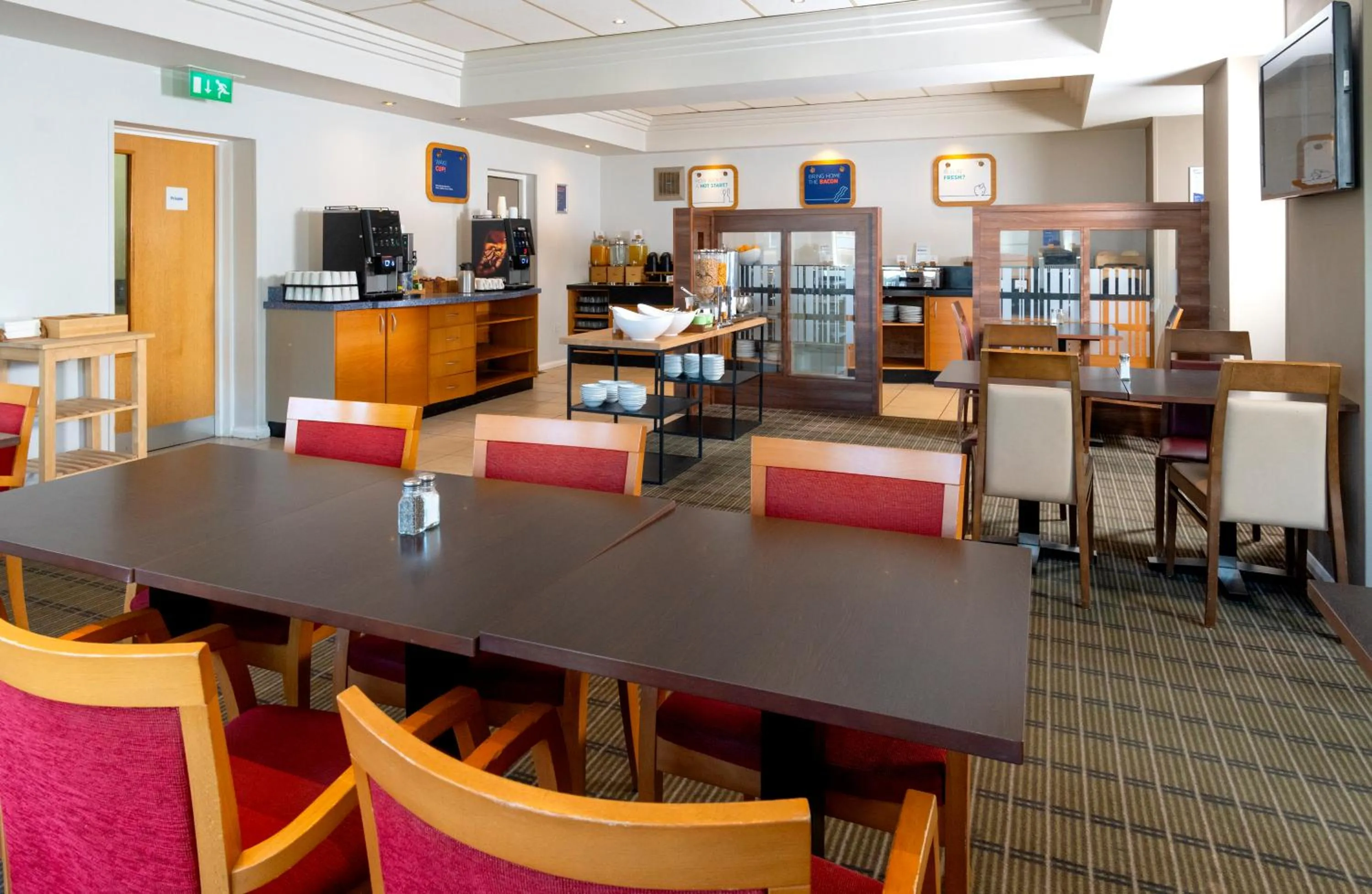Dining area in Holiday Inn Express London Chingford by IHG