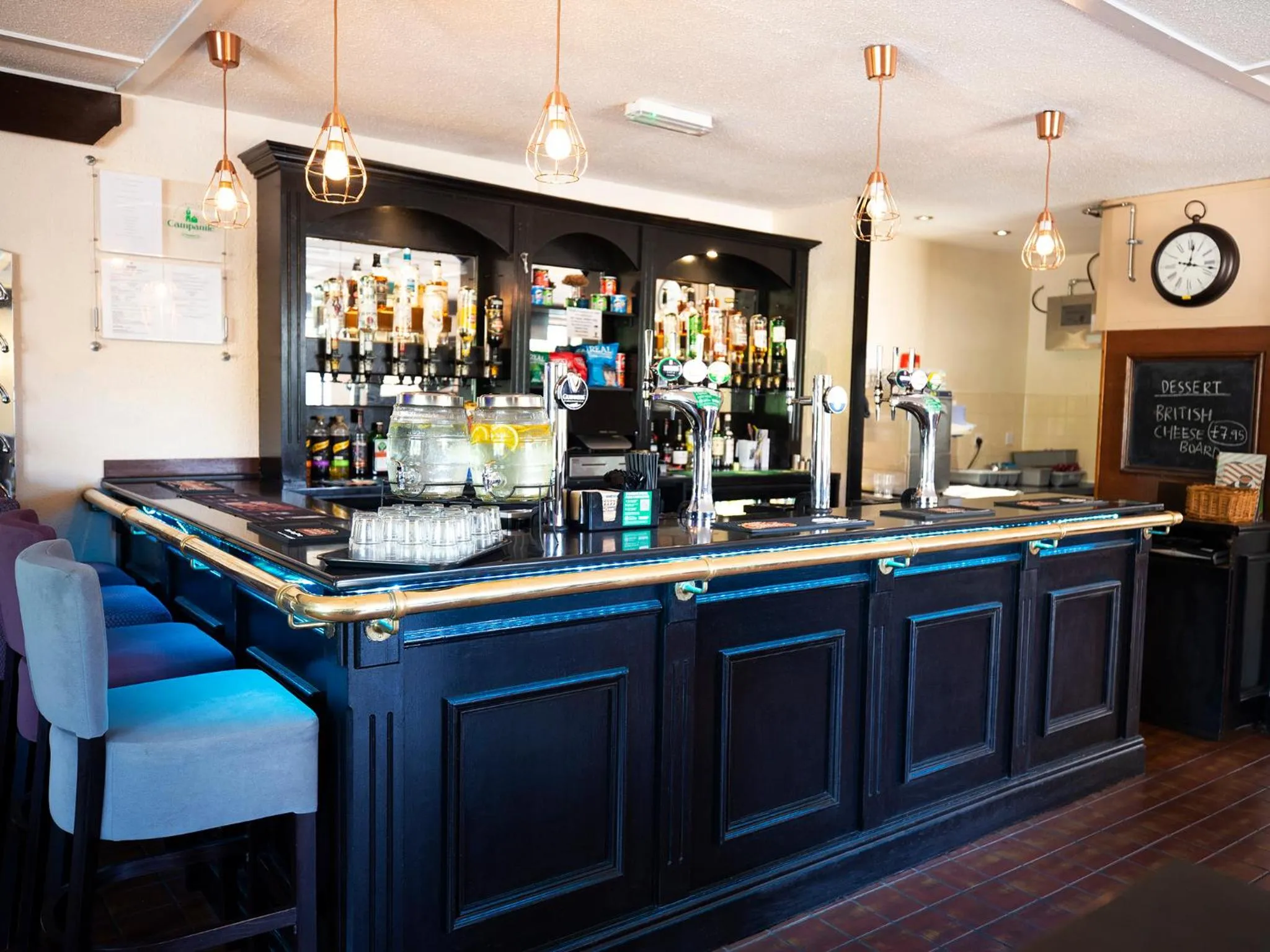 Lounge or bar in Campanile Milton Keynes - Fenny Stratford