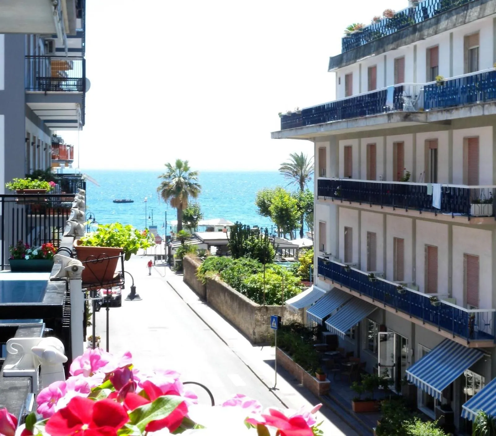 Property building in MiniSuites iCostaioli