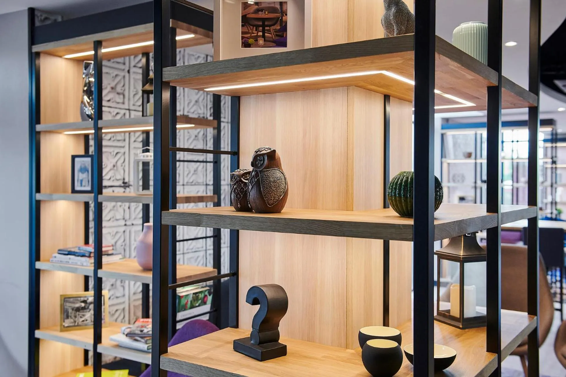 Communal lounge/ TV room in Campanile Hotel - Birmingham