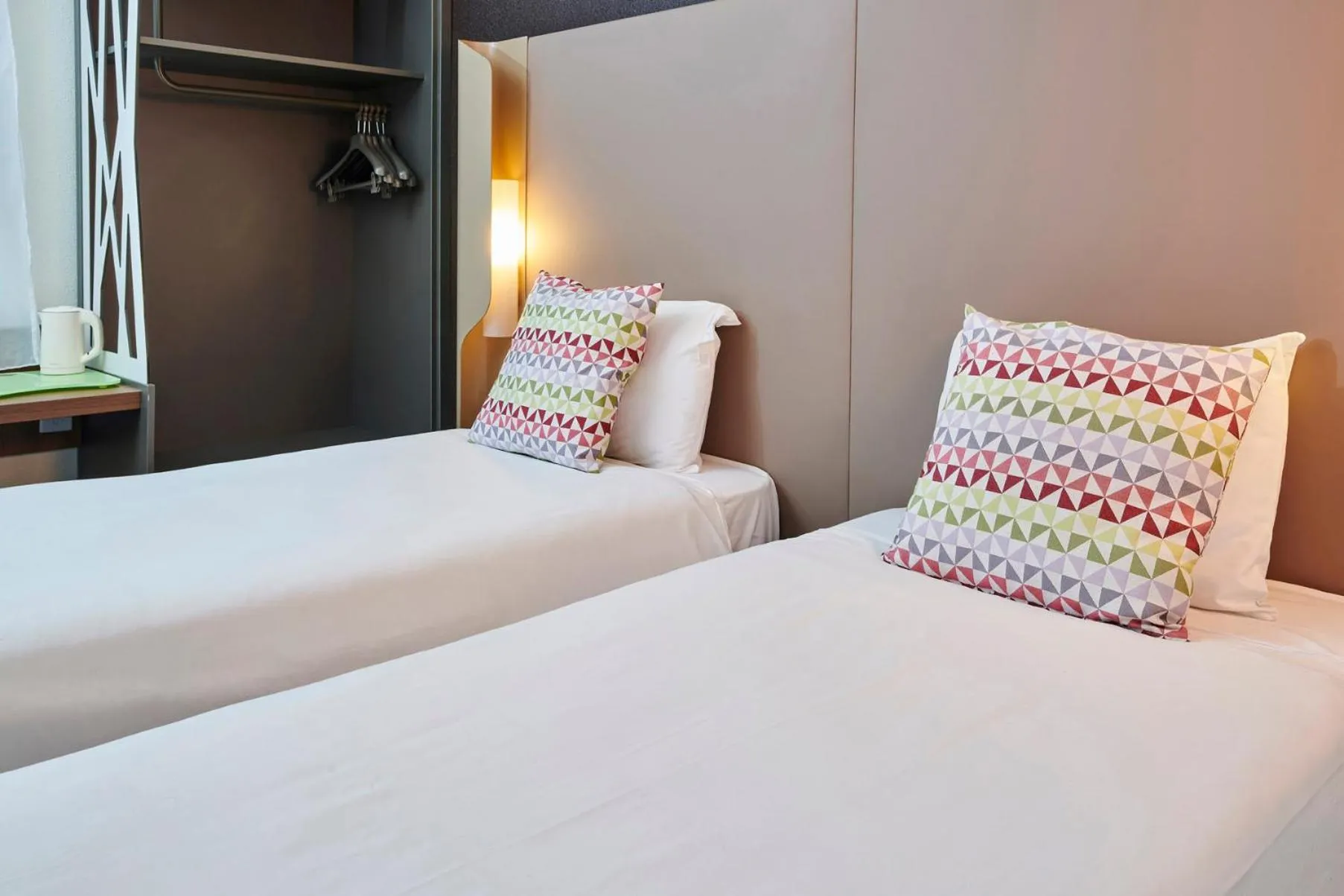 Bed in Campanile Hotel - Birmingham