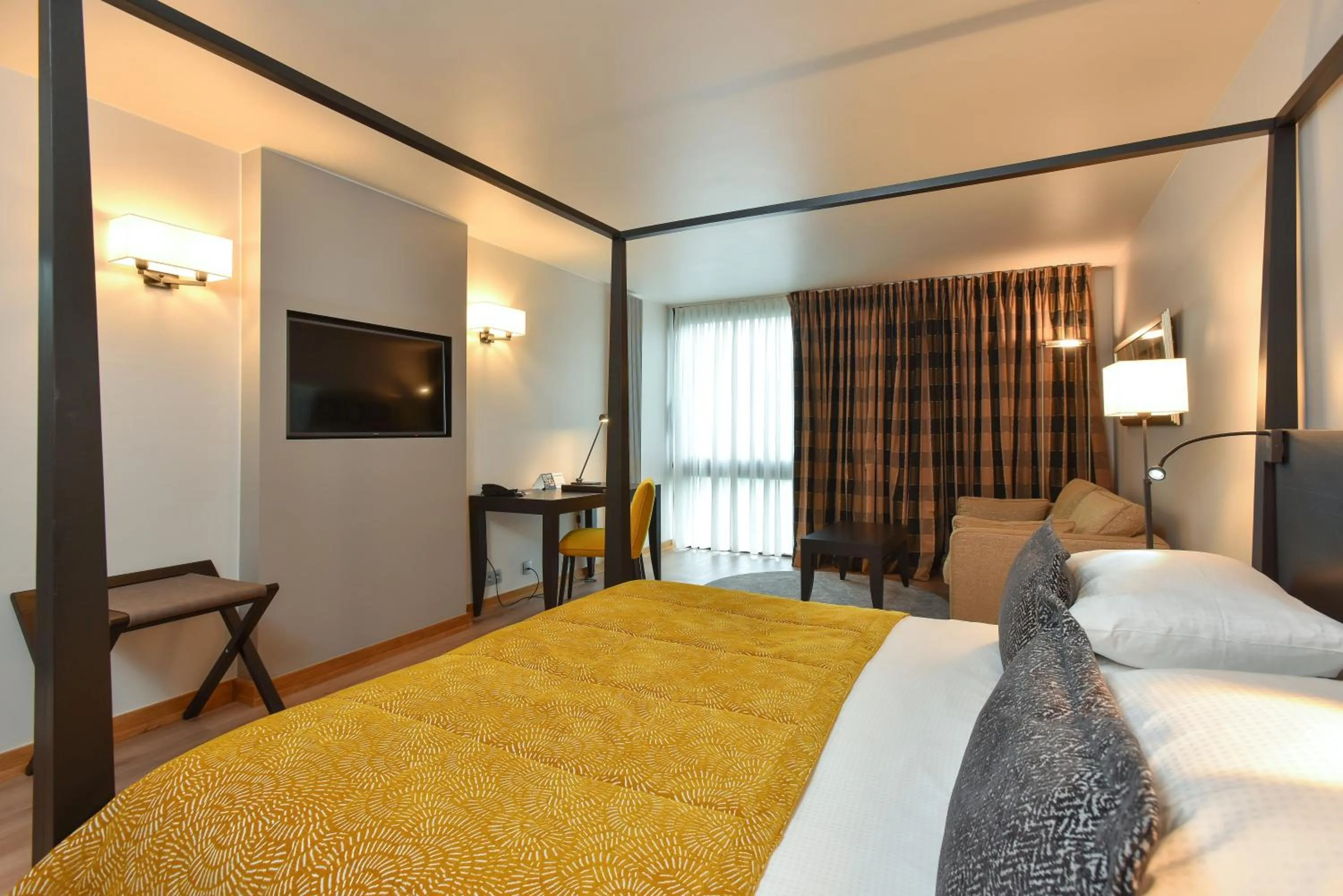 TV and multimedia, Bed in Martin's Château Du Lac