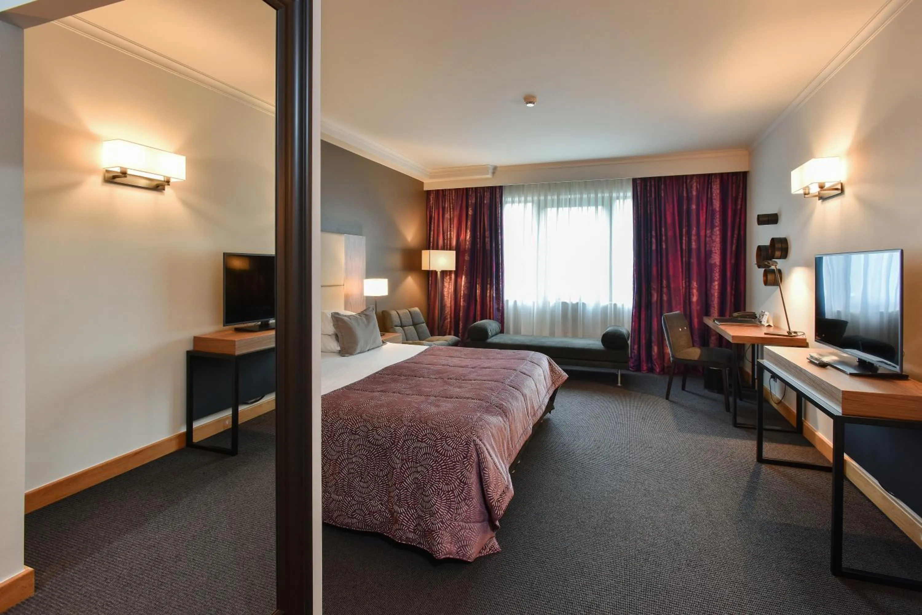 TV and multimedia, Bed in Martin's Château Du Lac