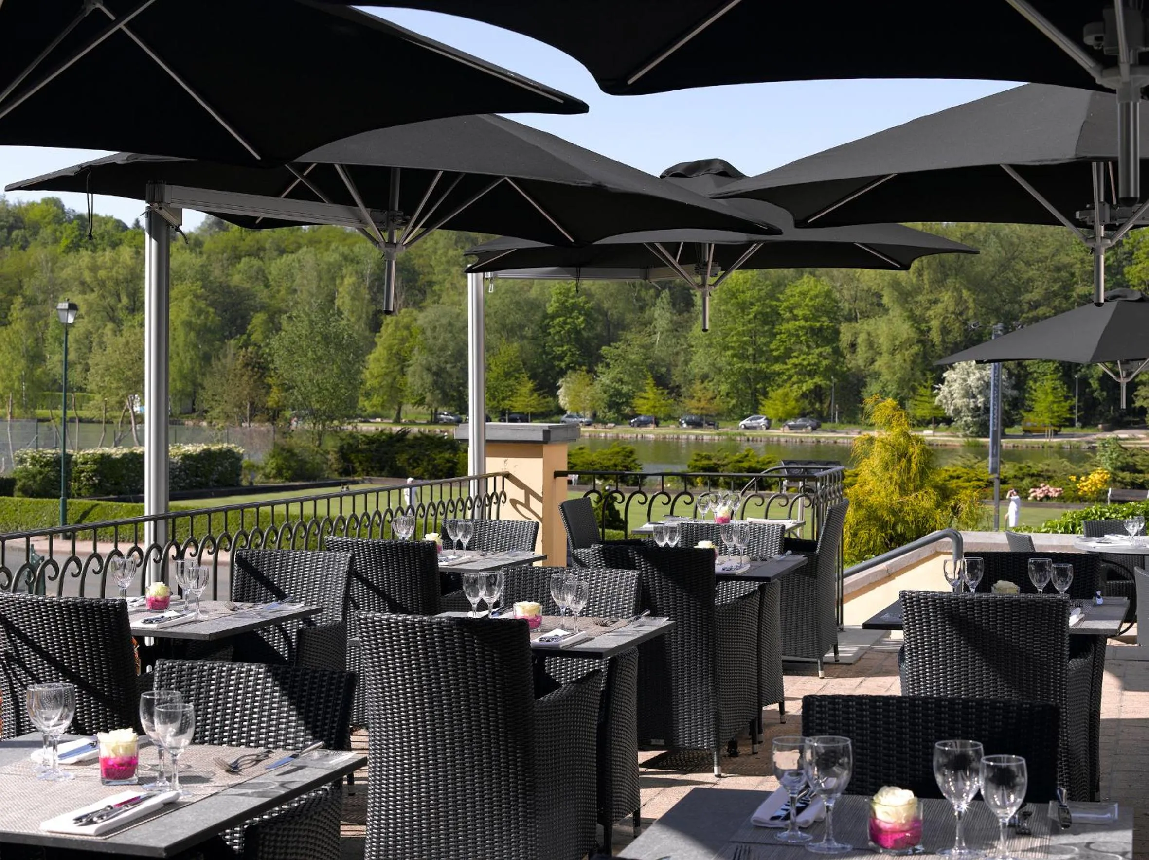 Restaurant/places to eat in Martin's Château Du Lac