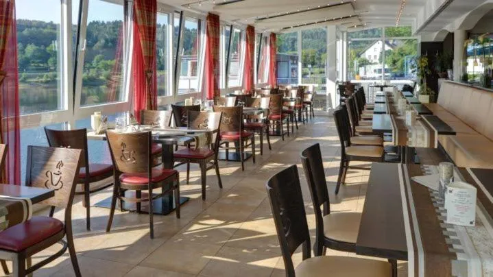 Restaurant/places to eat in Garni Hotel Henn