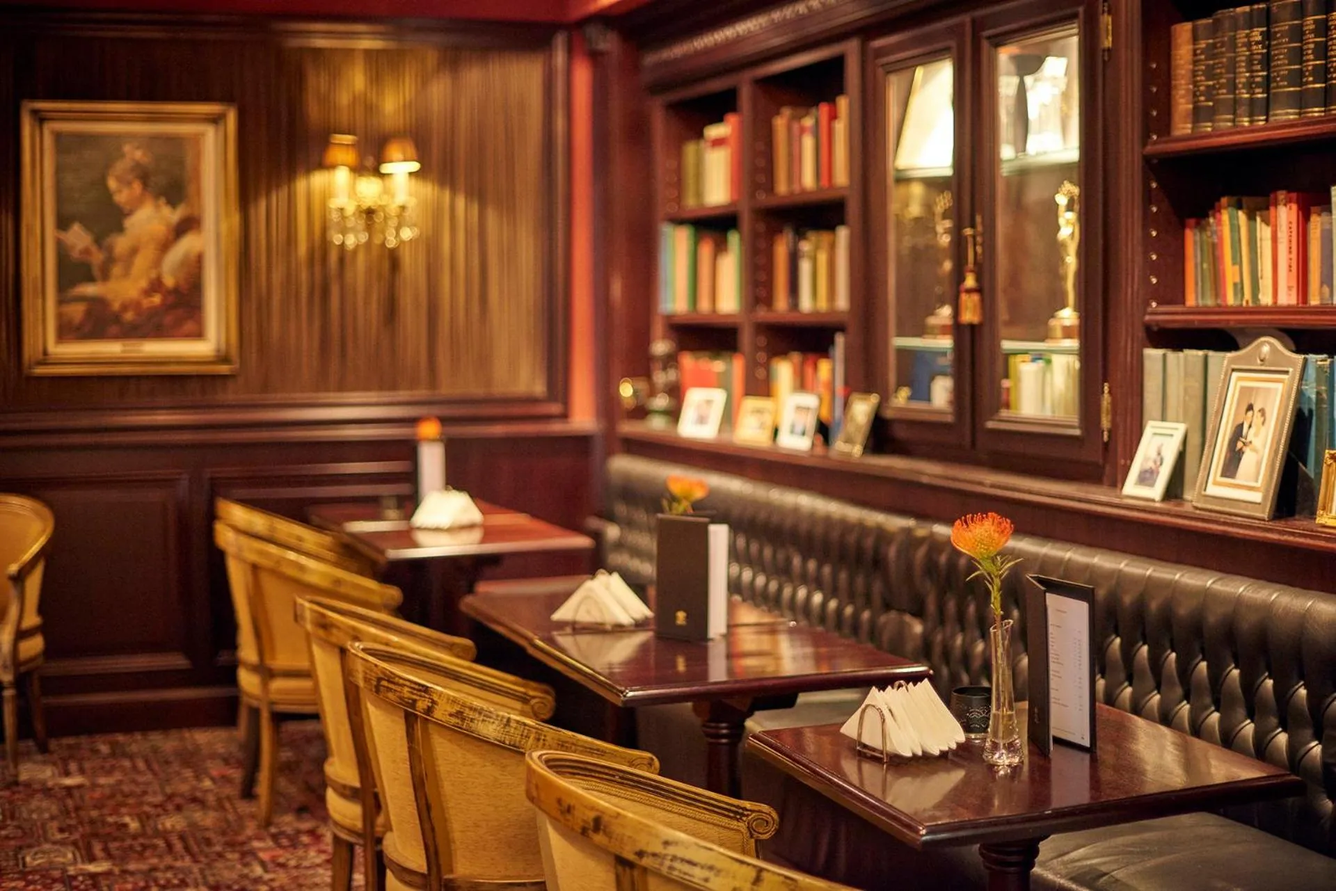 Library in Relais & Châteaux Hotel Heritage