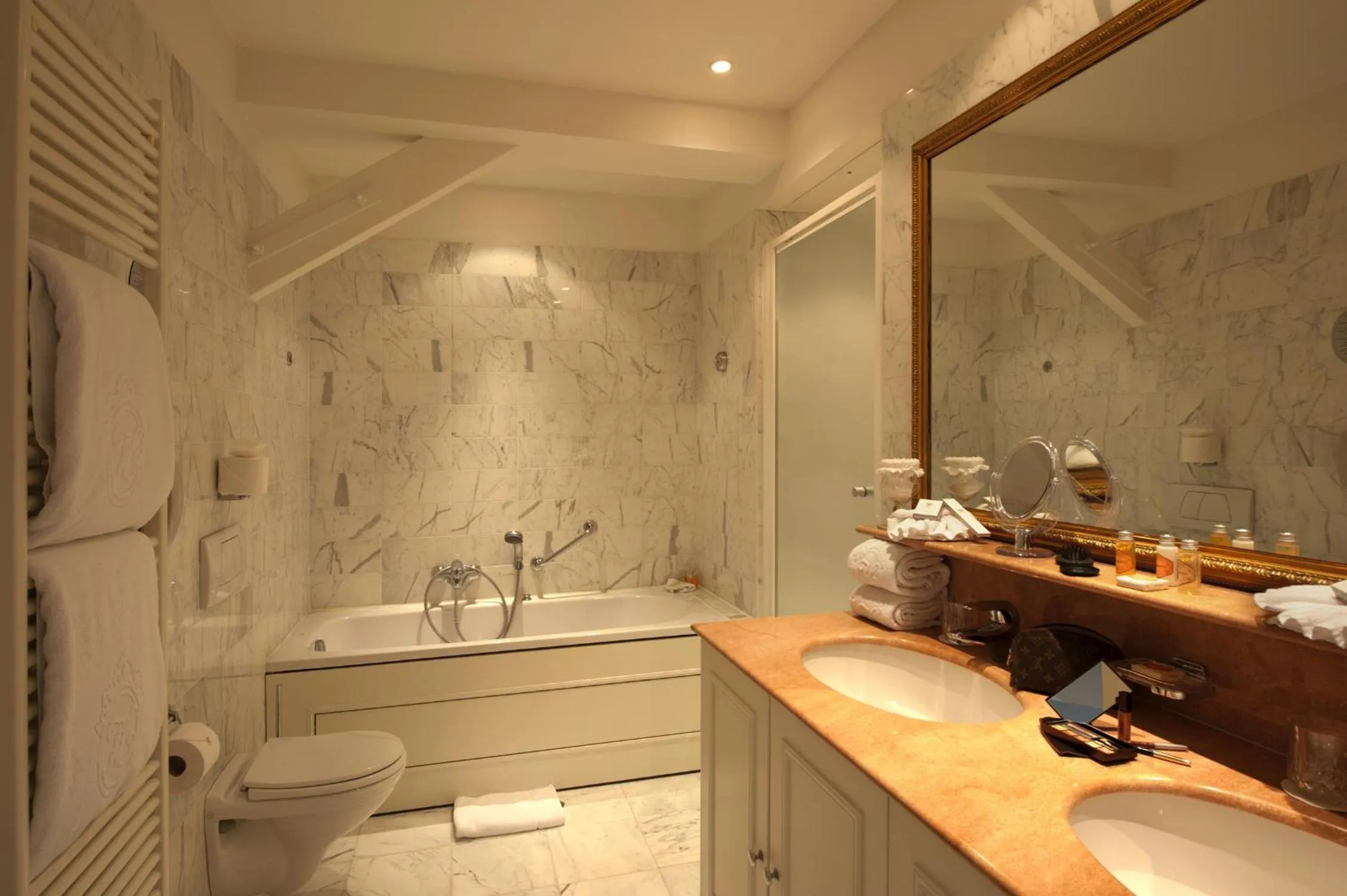 Shower in Relais & Châteaux Hotel Heritage