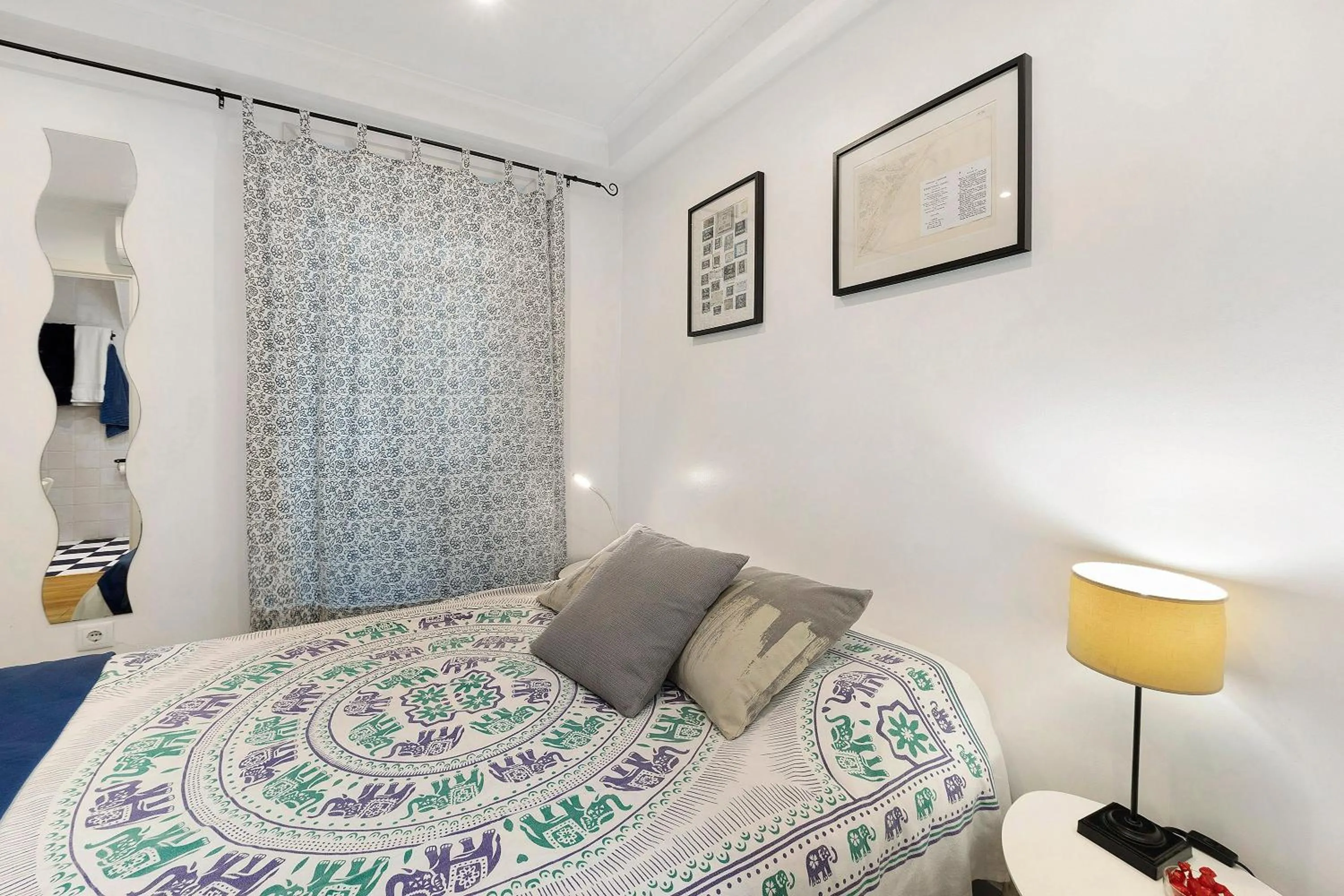 Living room, Bed in Apartamento Sapato